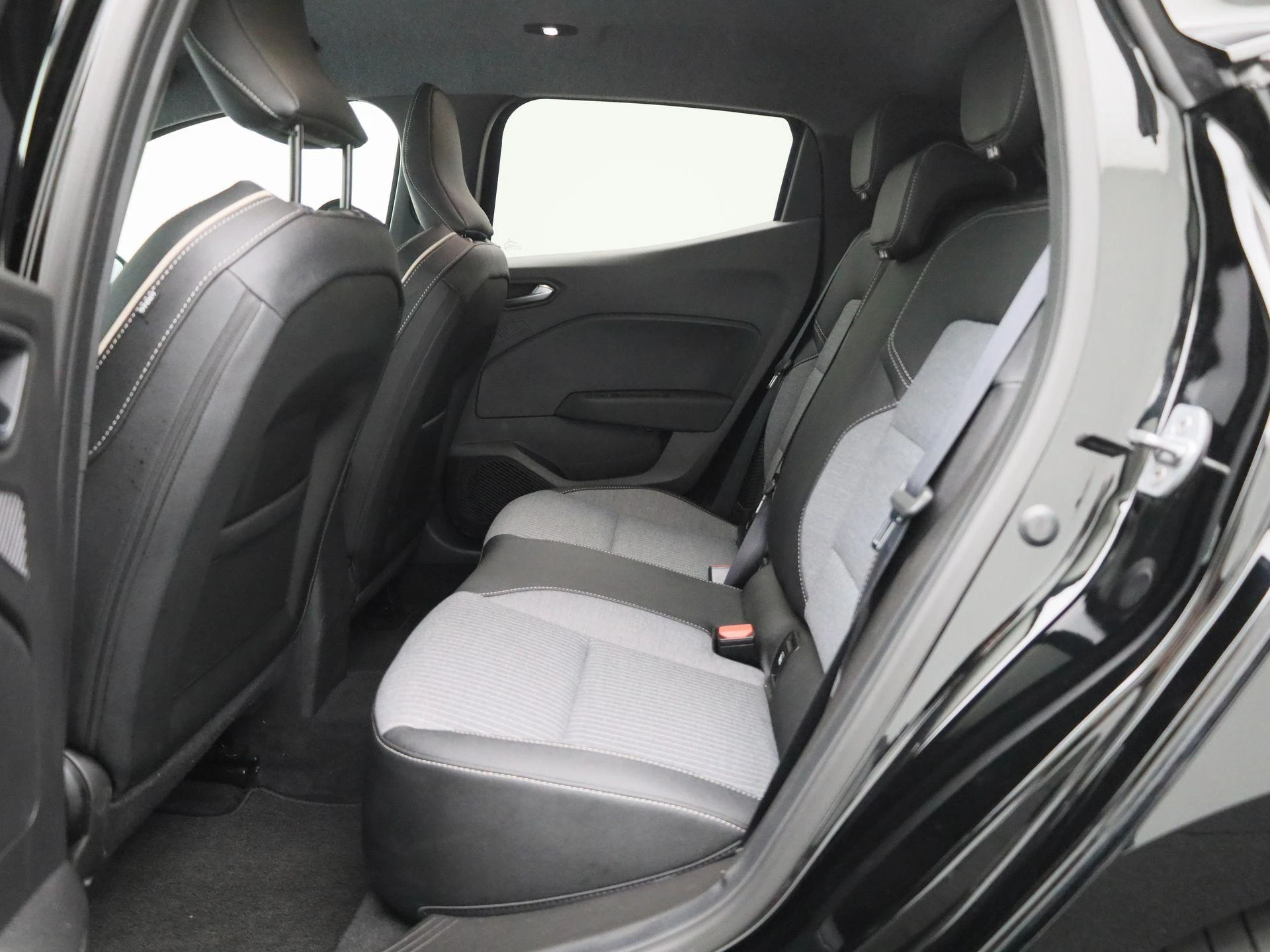Renault-Clio-image-11