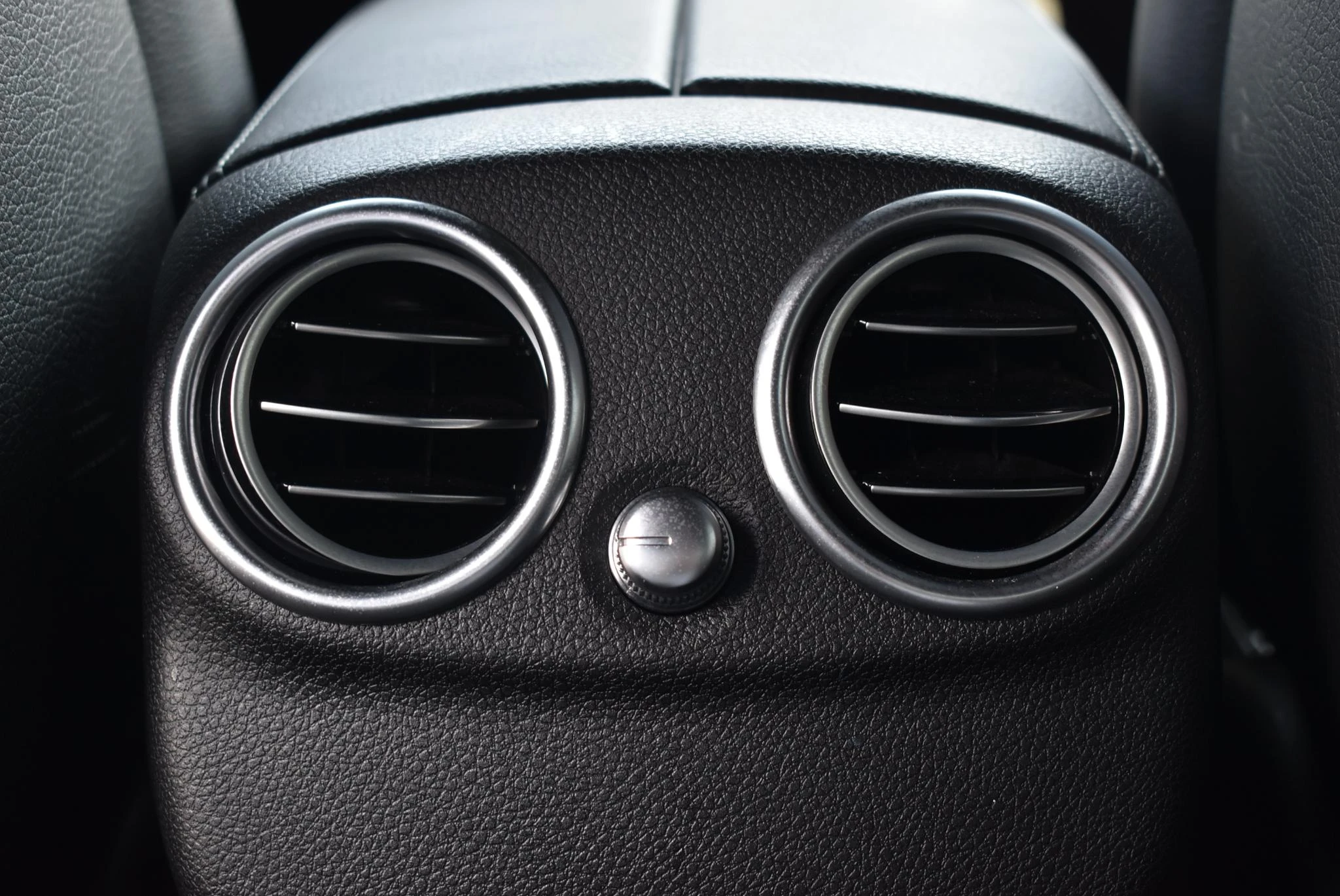Mercedes-Benz-C-Klasse-image-39