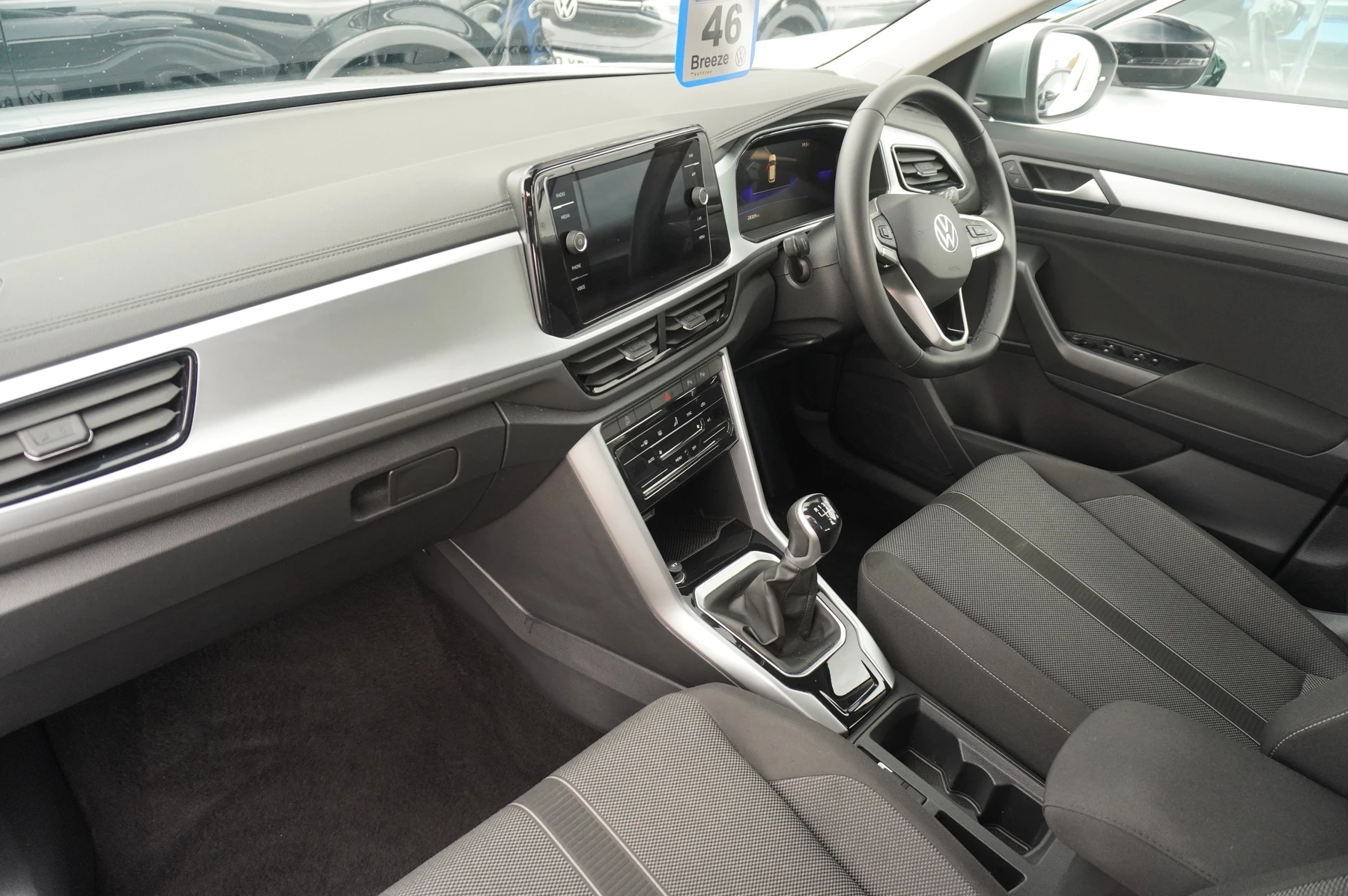Volkswagen-T-Roc-image-1