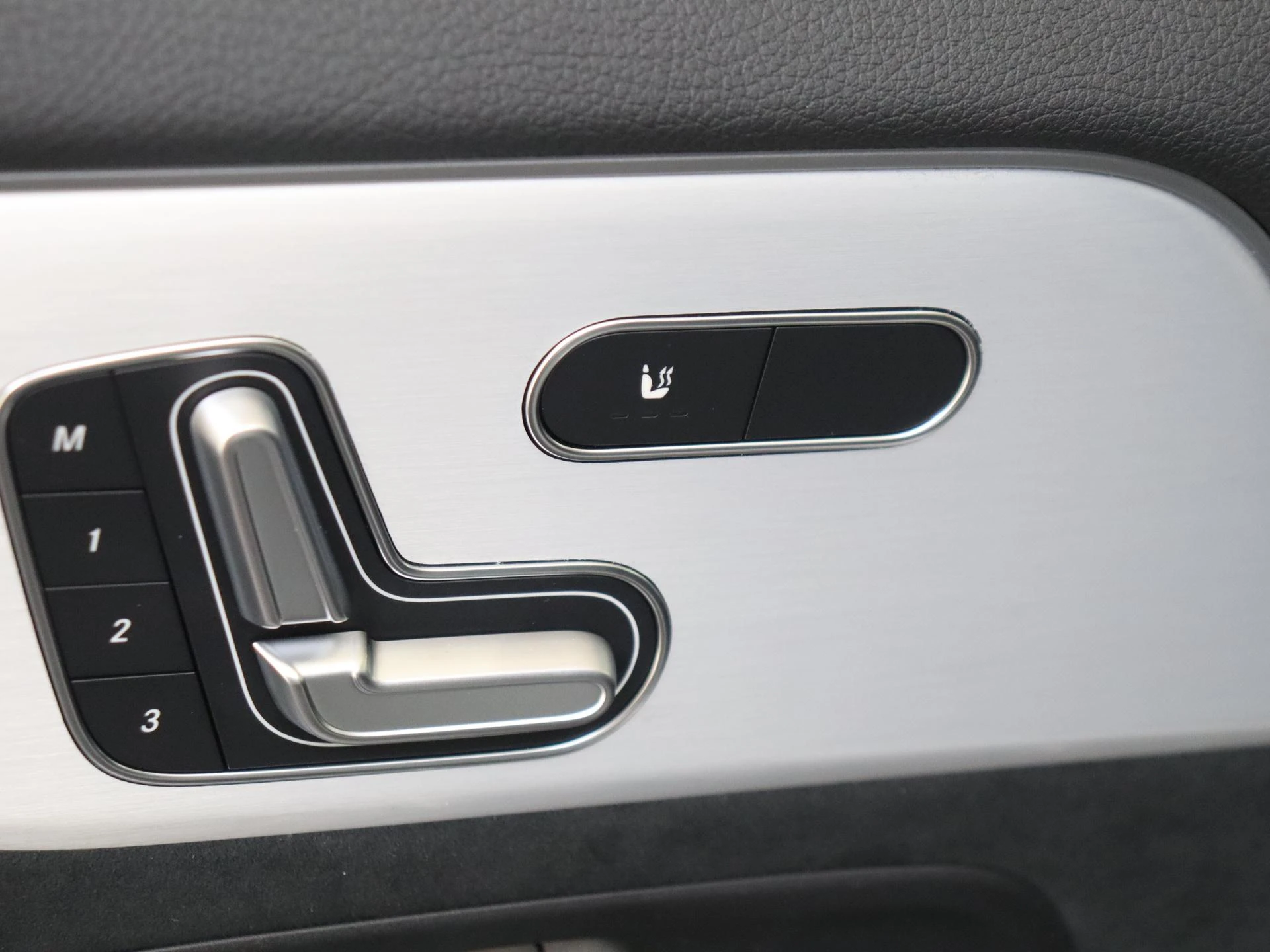 Mercedes-Benz-GLA-image-28