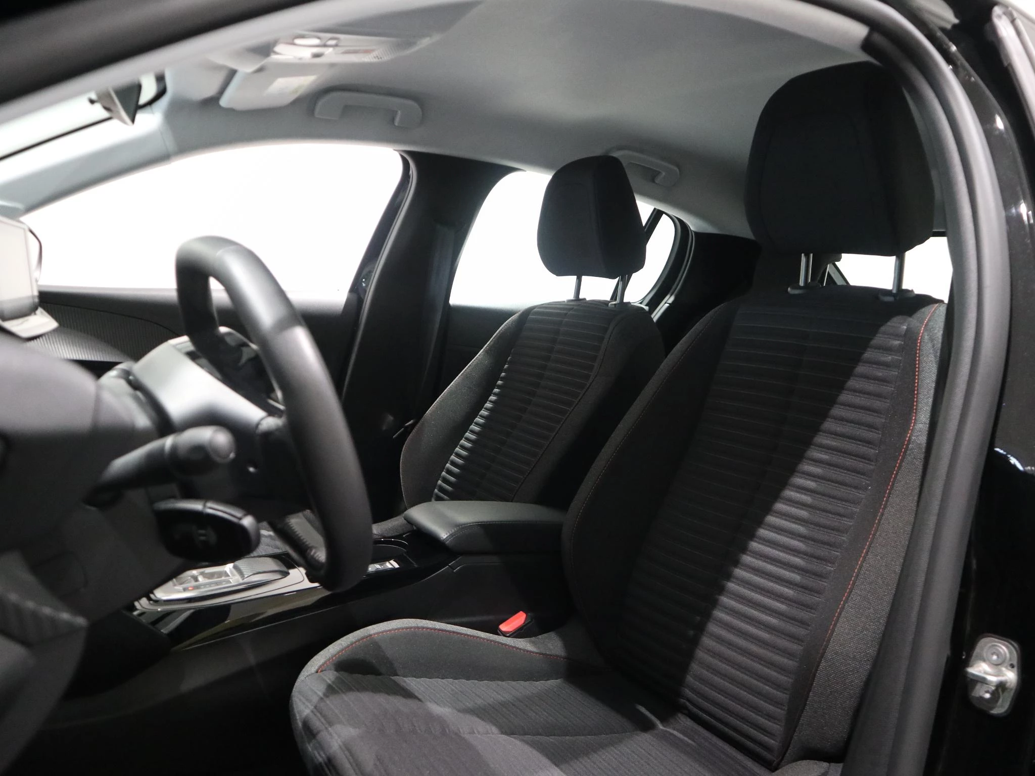 Peugeot-e-208-image-4