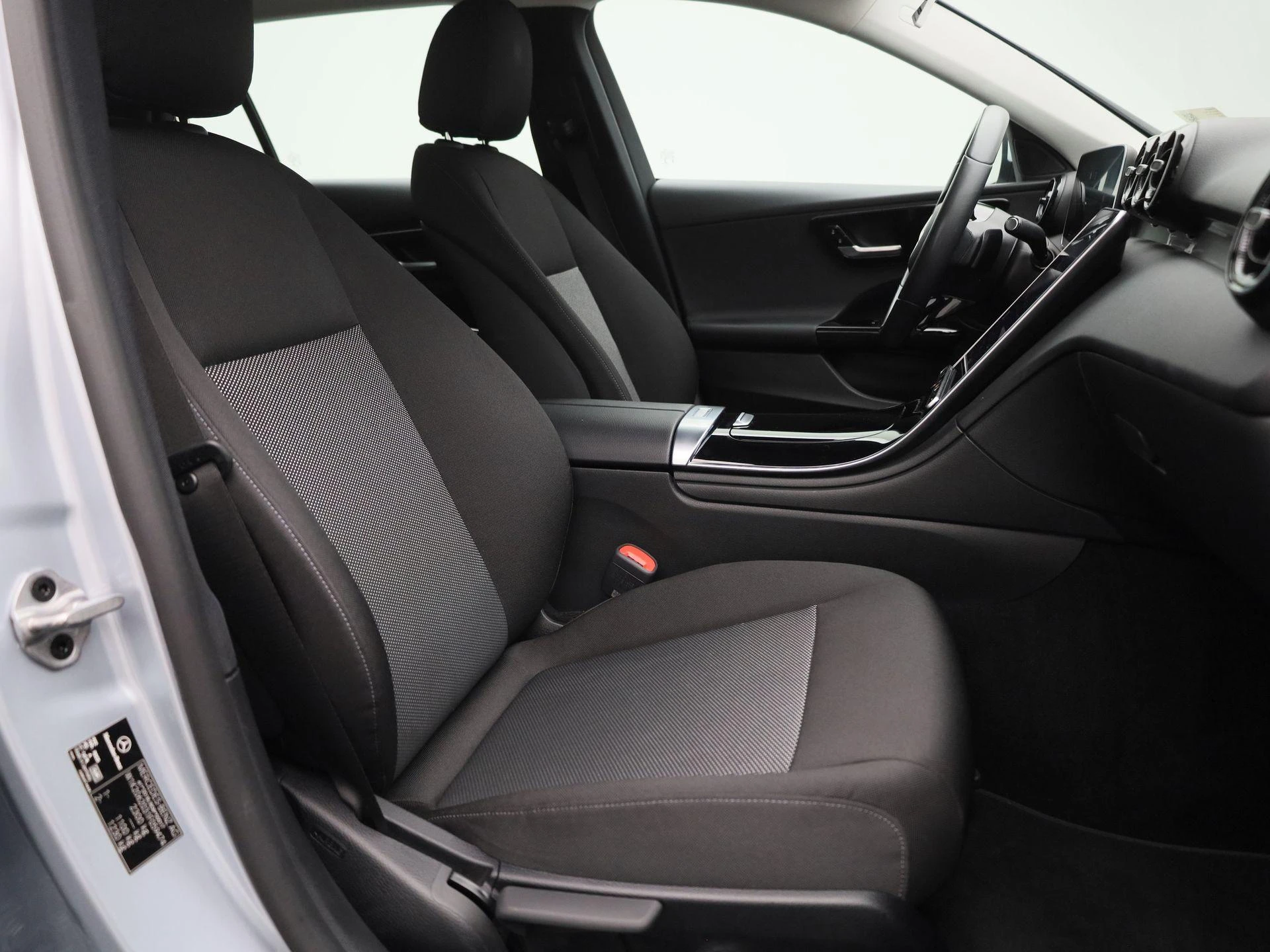 Mercedes-Benz-C-Klasse-image-35