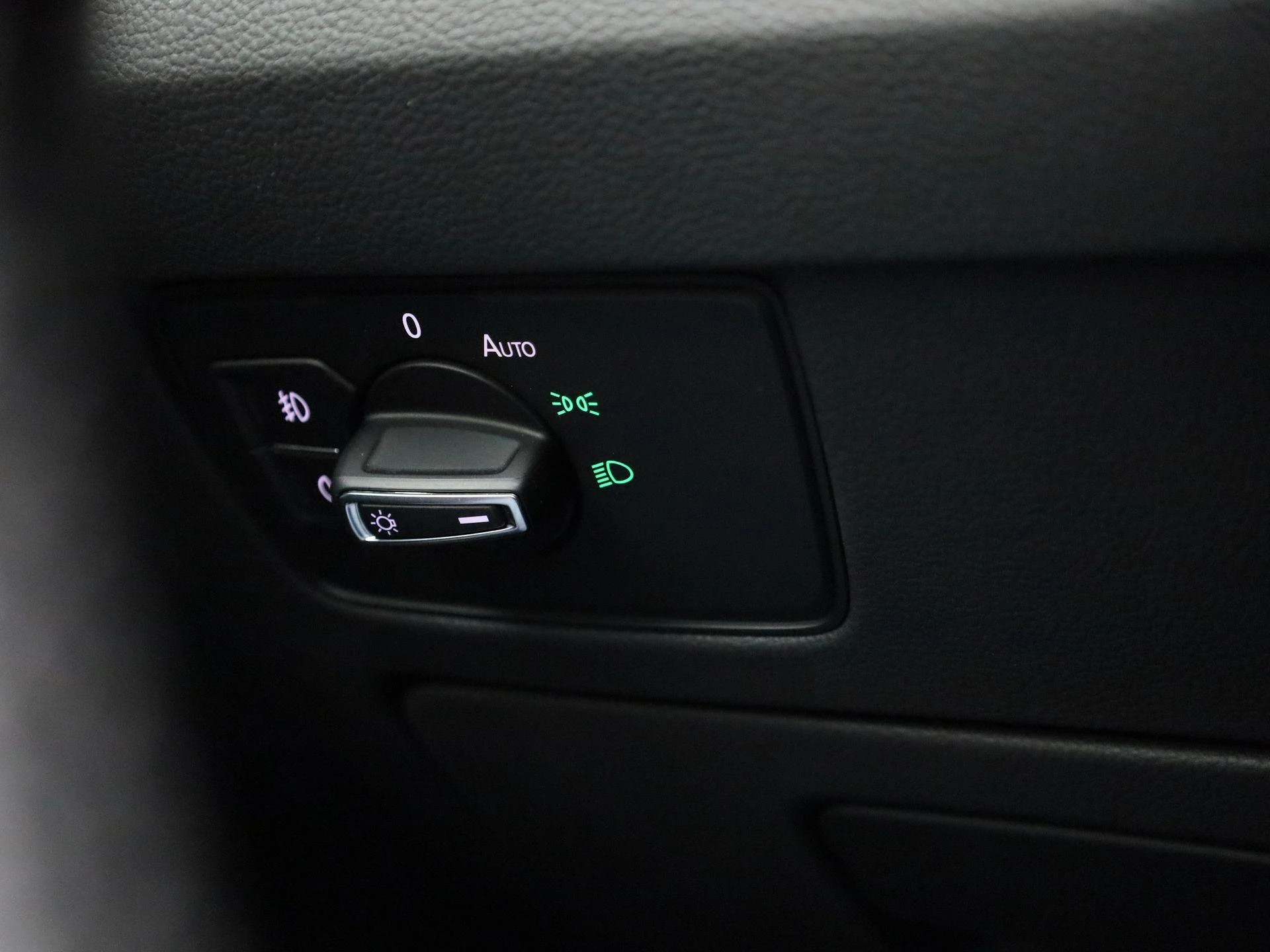 Volkswagen-Passat-image-19
