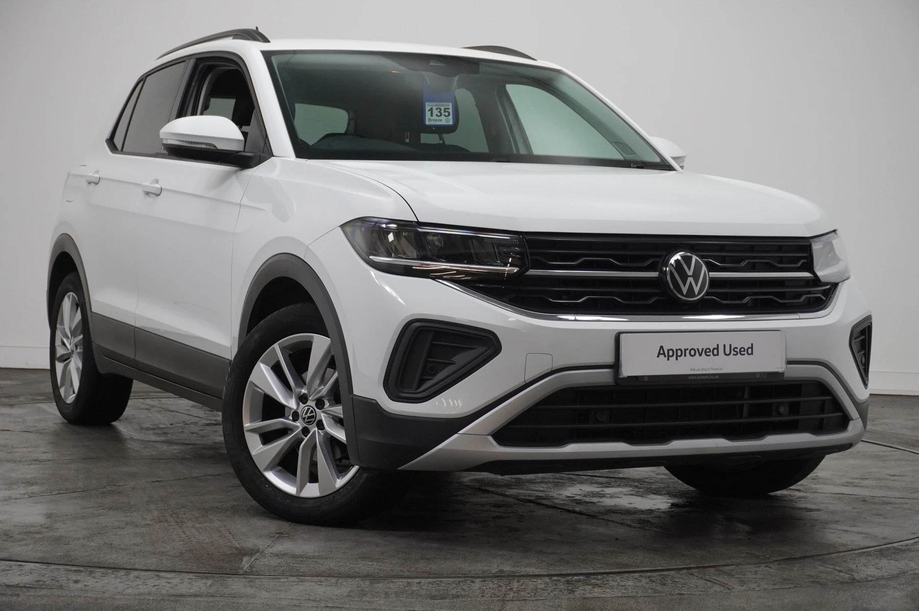 Volkswagen-T-Cross-image-0