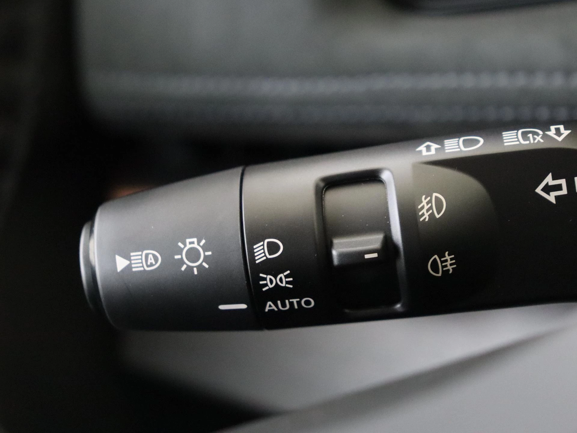 Nissan ARIYA 63kWh Batterij 217 1AT Evolve + 20" lichtmetalen velgen + 22 kW ingebouwde lader