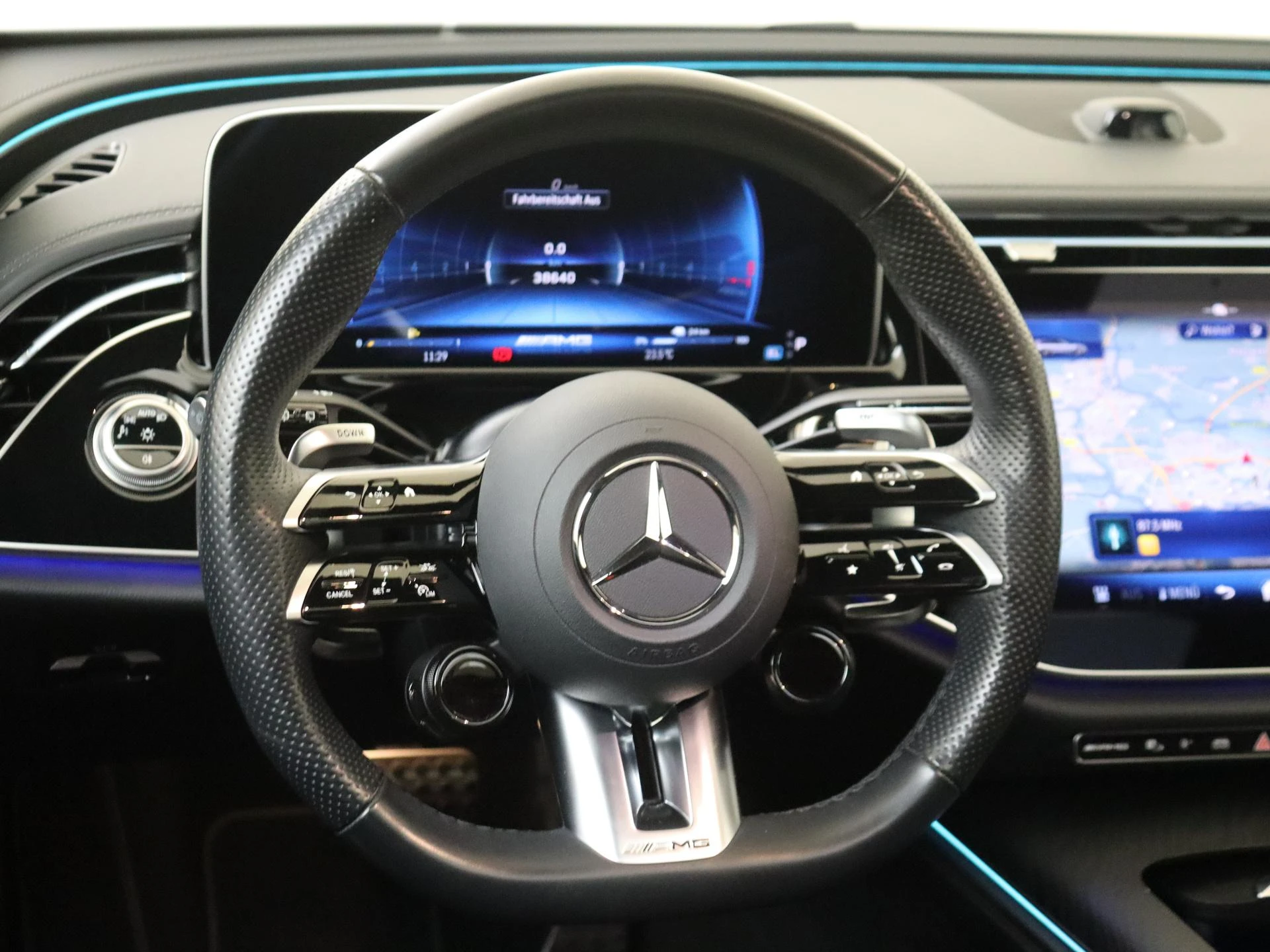 Mercedes-Benz-E-Klasse-image-12