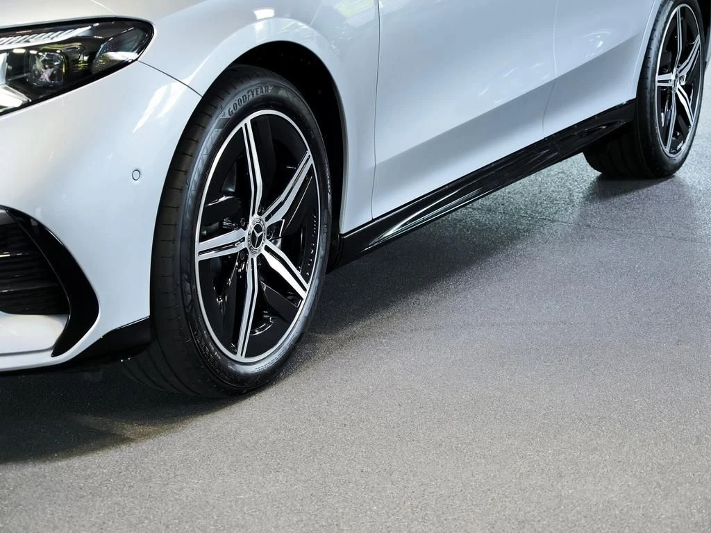 Mercedes-Benz-CLA 250+-image-2