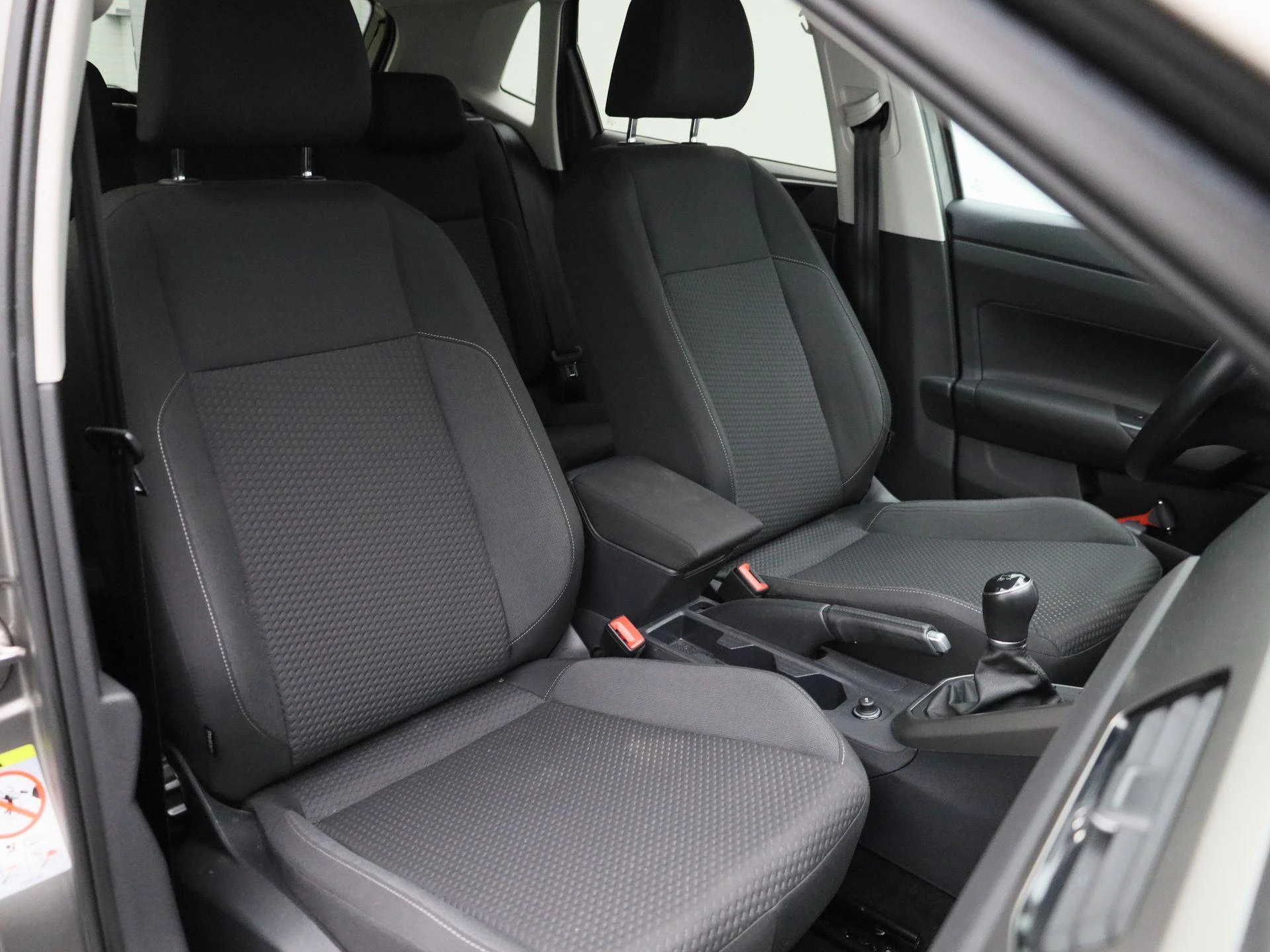 Volkswagen-Polo-image-34