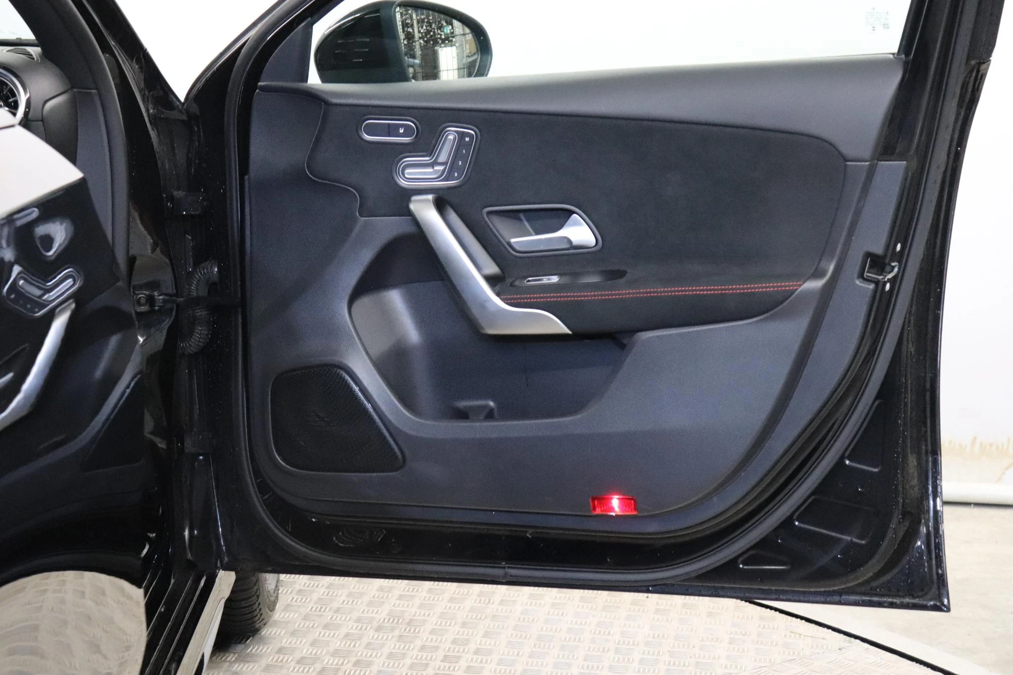 Mercedes-Benz-A-Klasse-image-9
