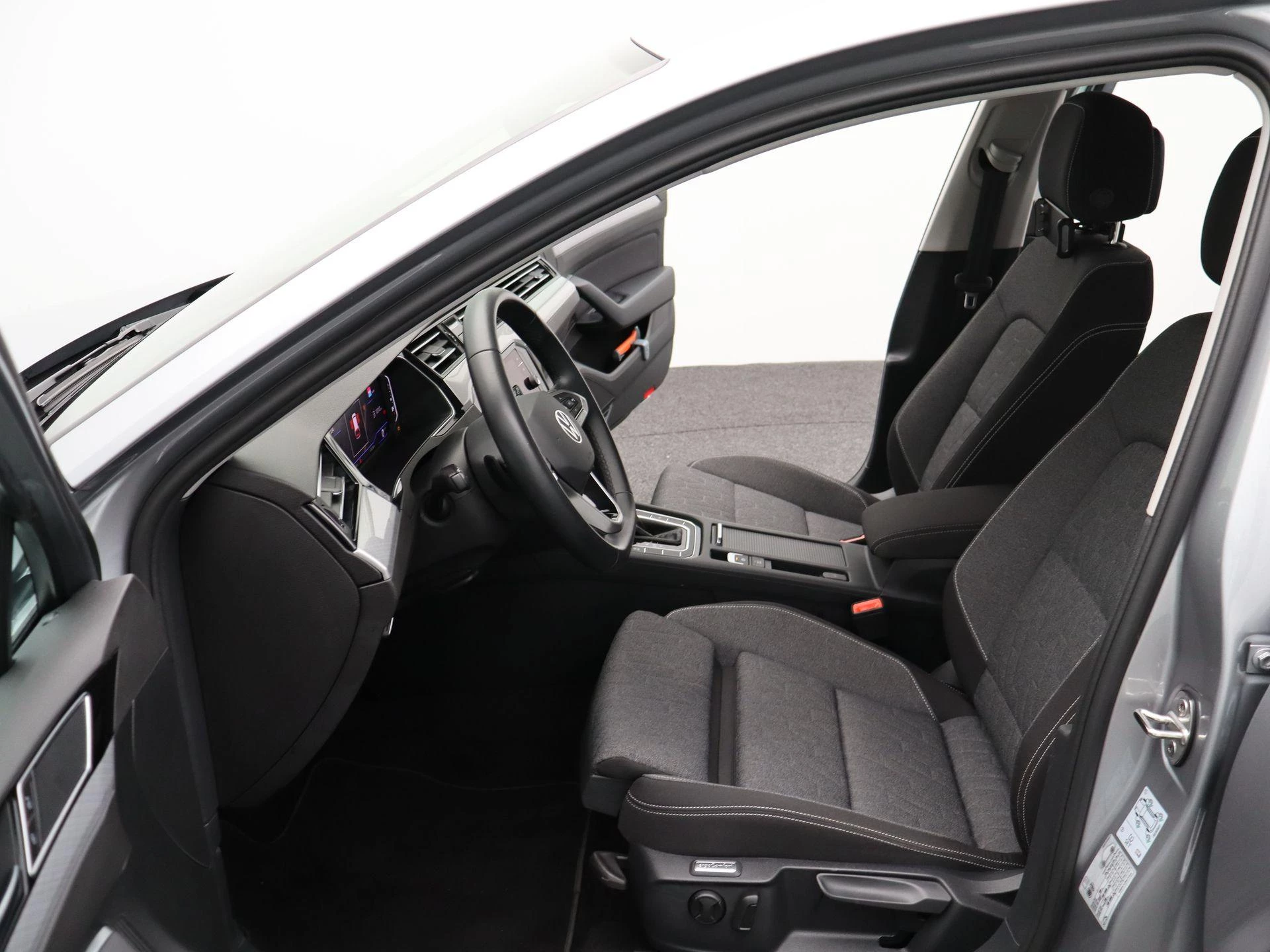Volkswagen-Passat-image-10