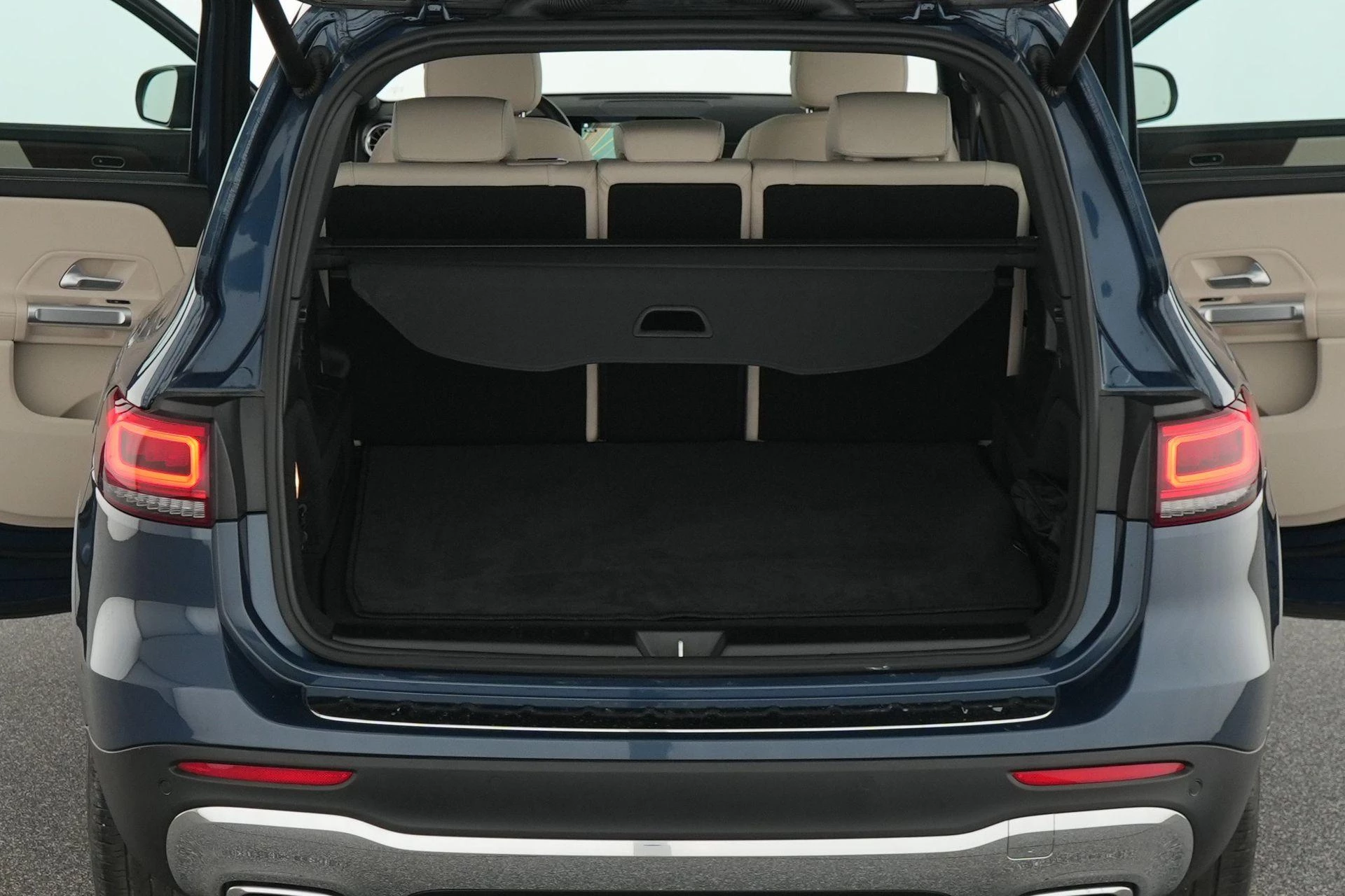 Mercedes-Benz-GLB-image-17