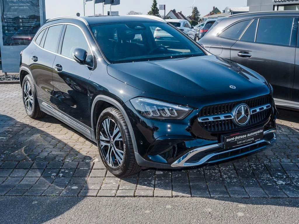Mercedes-Benz-GLA 200 d-image-4