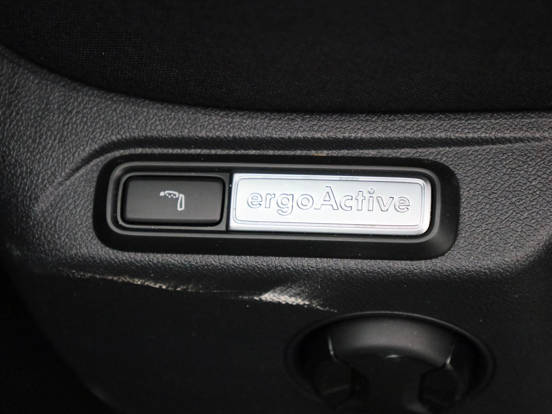 Volkswagen-T-Roc-image-33