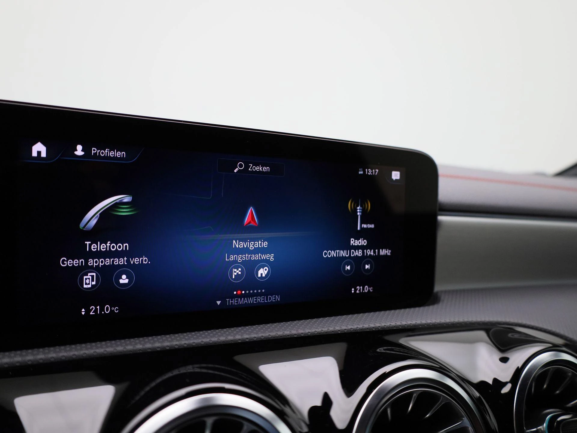 Mercedes-Benz-CLA-image-15