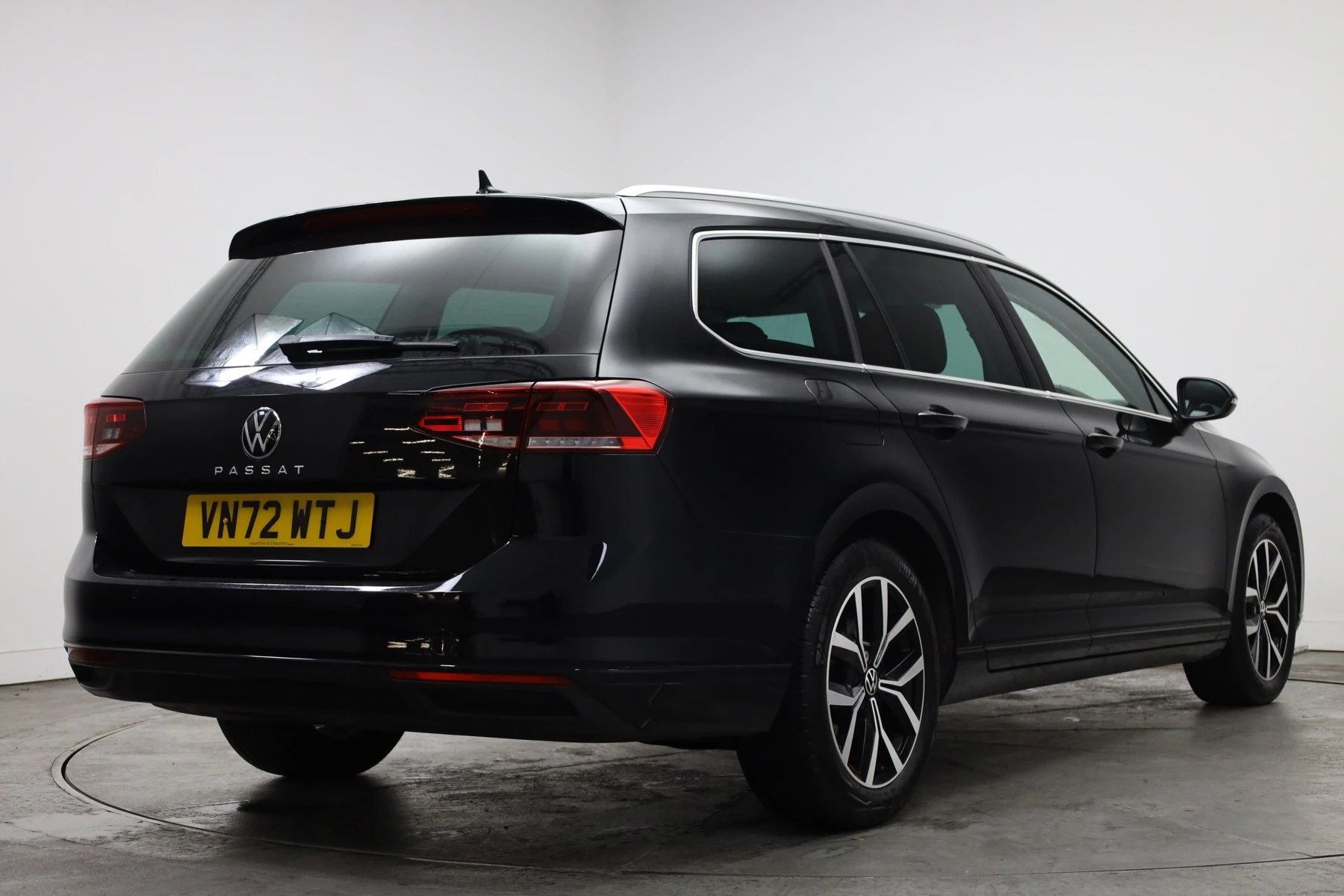 Volkswagen-Passat-image-13