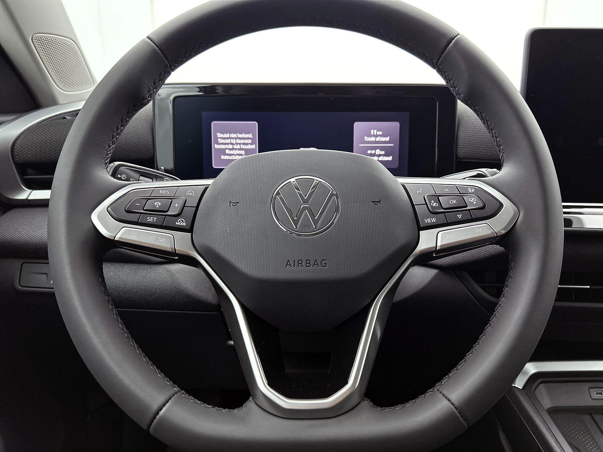 Volkswagen-T-Roc-image-29