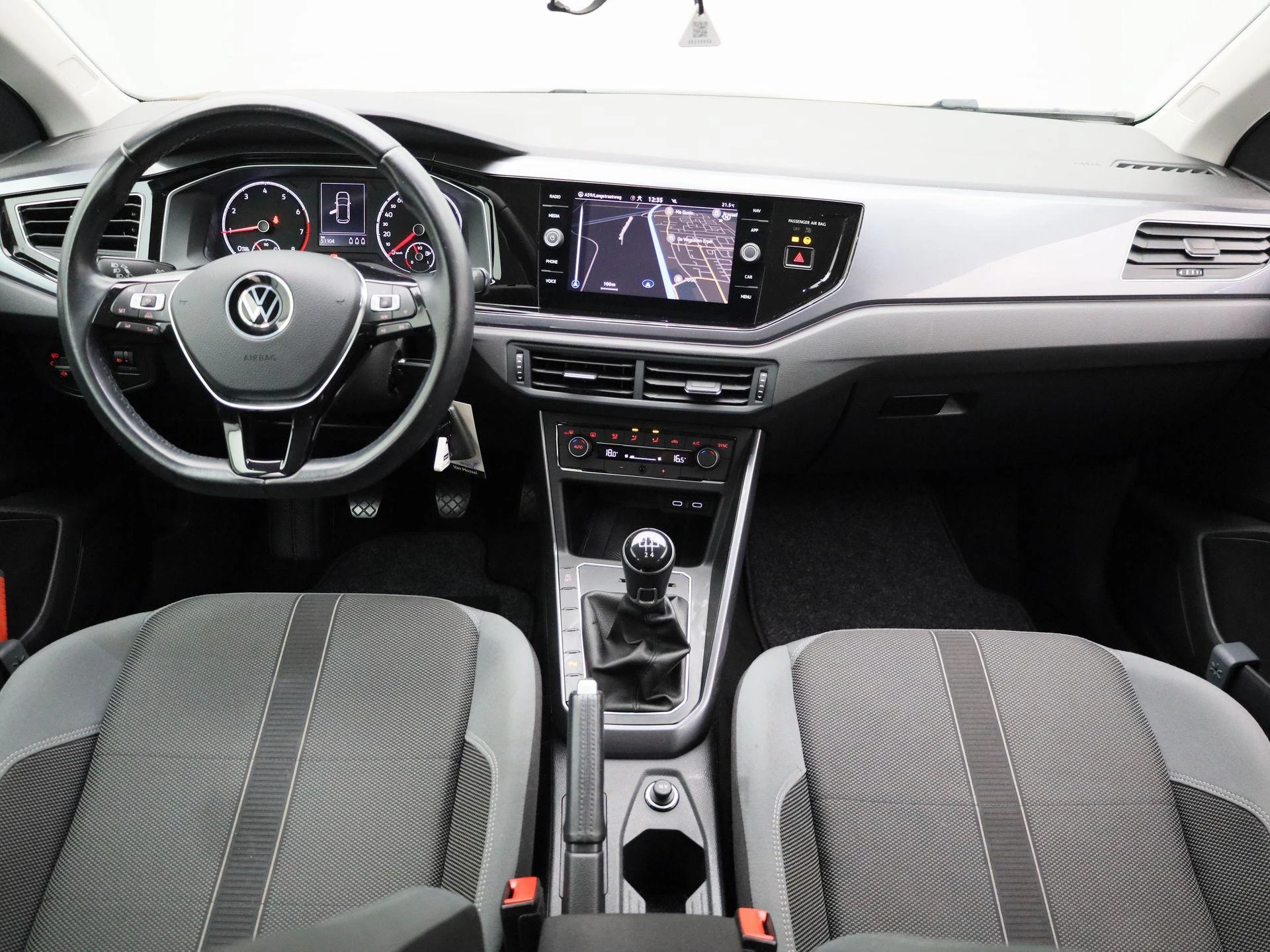 Volkswagen-Polo-image-8