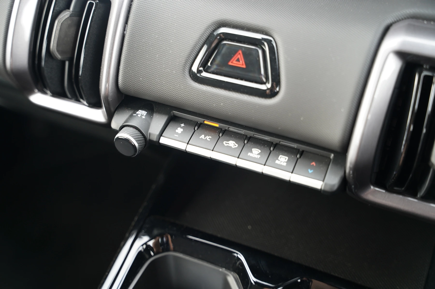 Suzuki-e Vitara-image-25