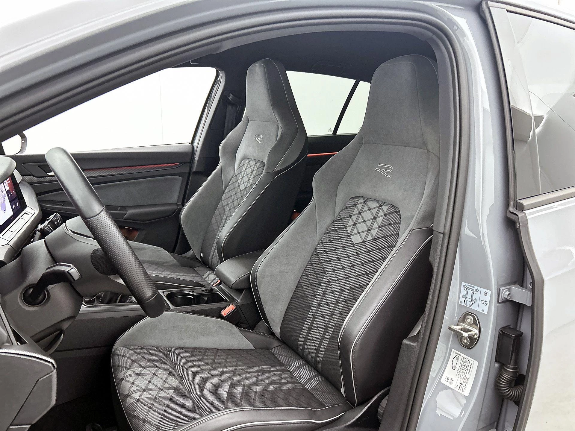 Volkswagen-Golf-image-35