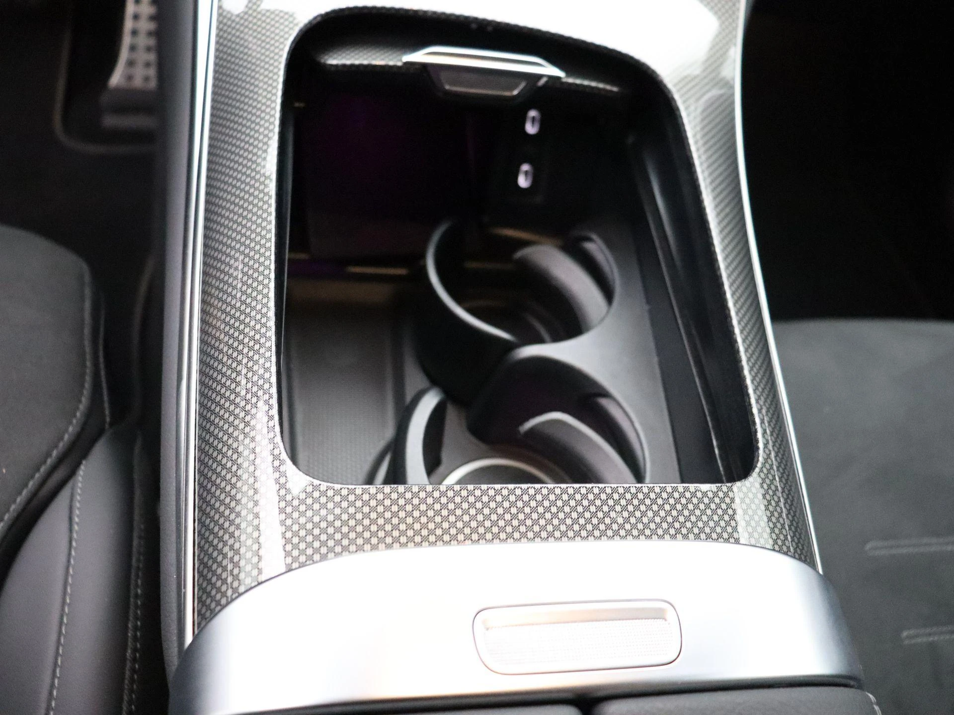 Mercedes-Benz-GLC-image-15