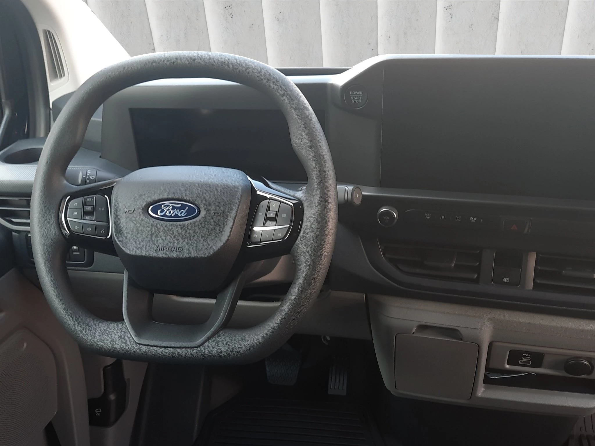 Ford-Transit Custom-image-11