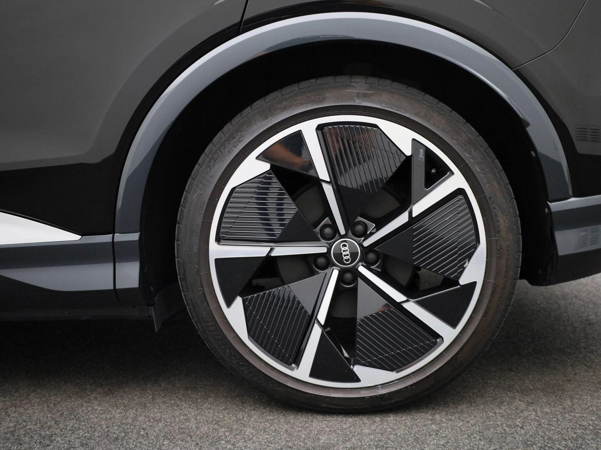 Audi-Q4 e-tron-image-12