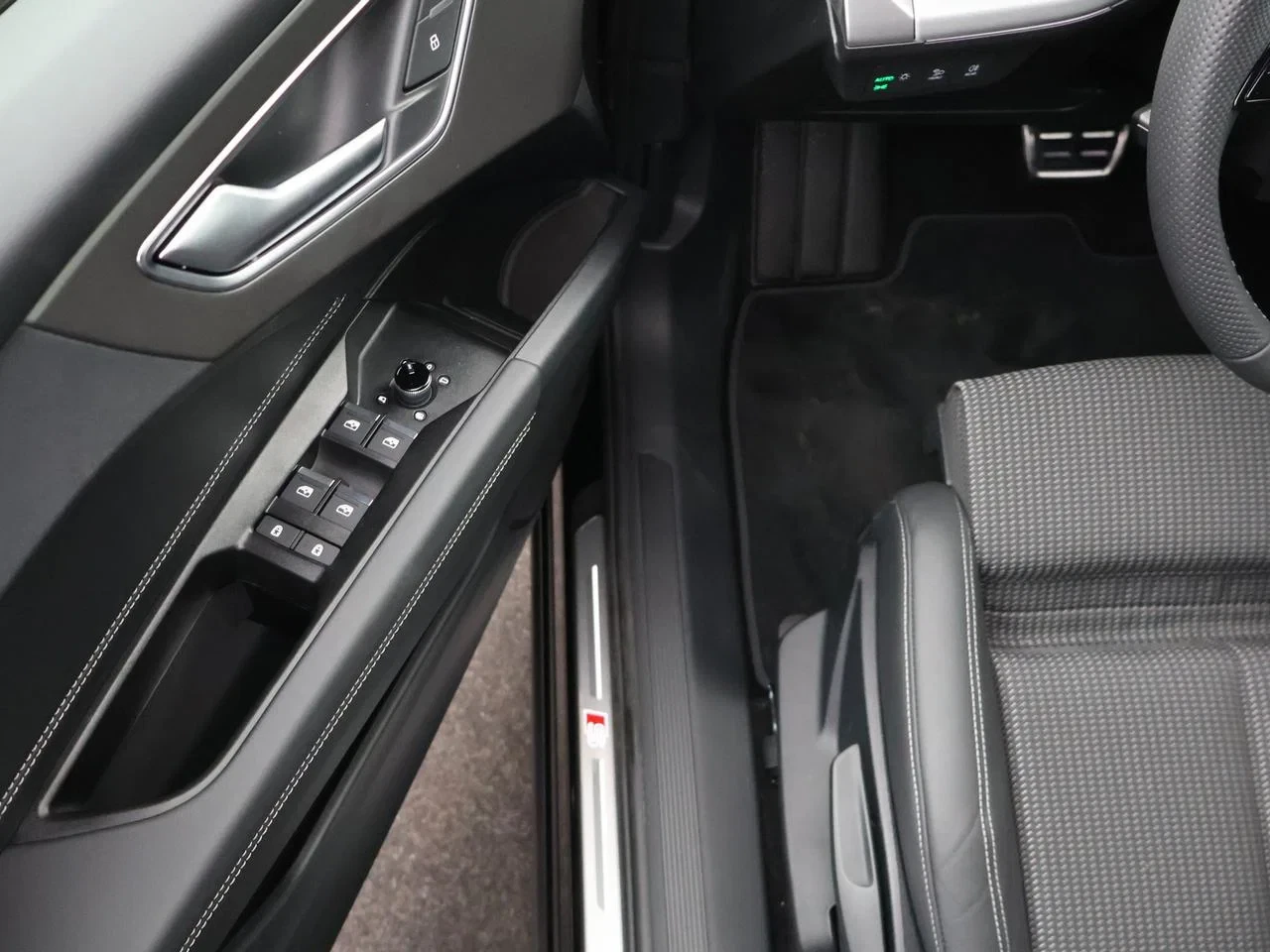 Audi-Q4 e-tron-image-13