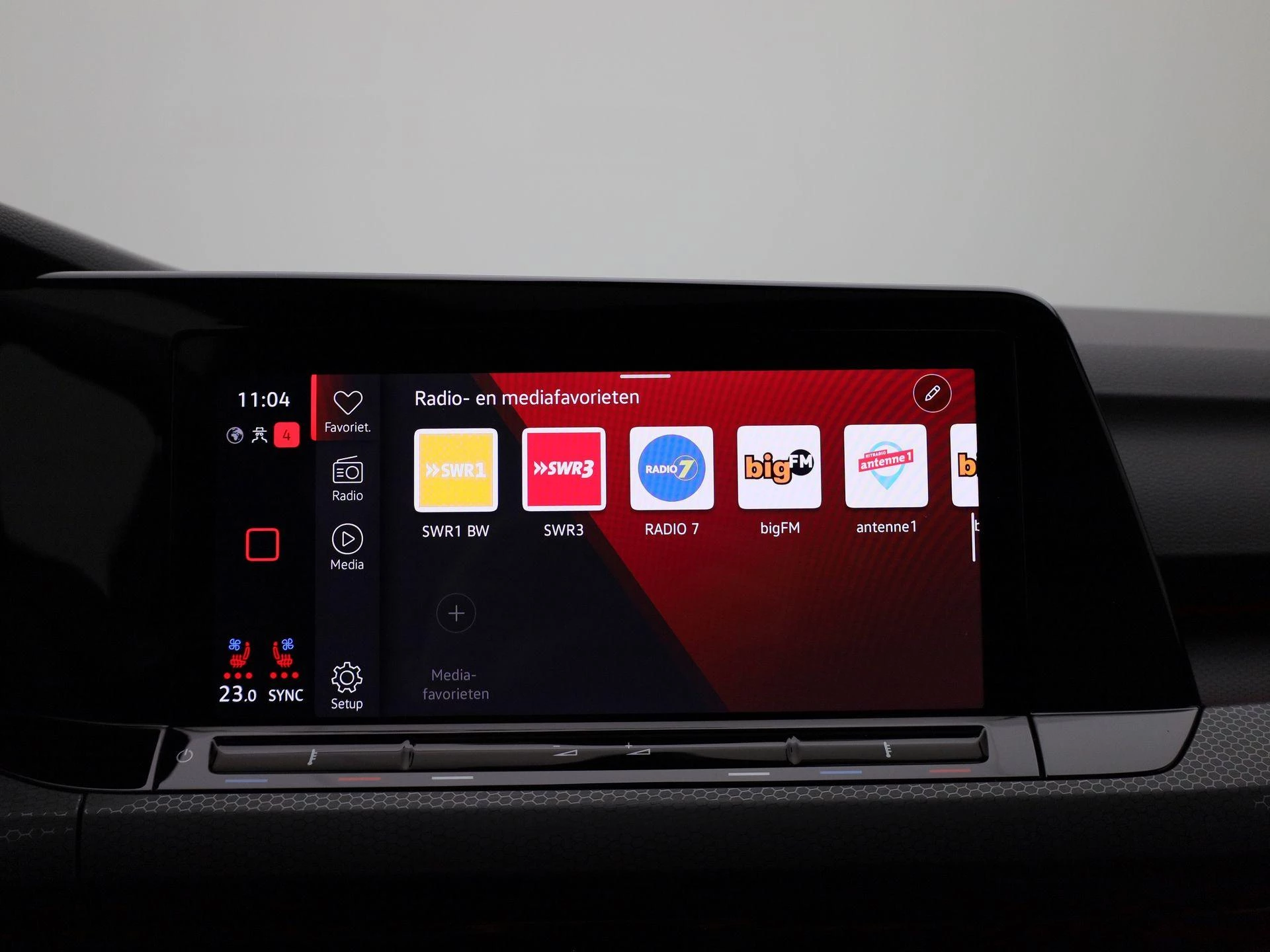 Volkswagen-Golf-image-21