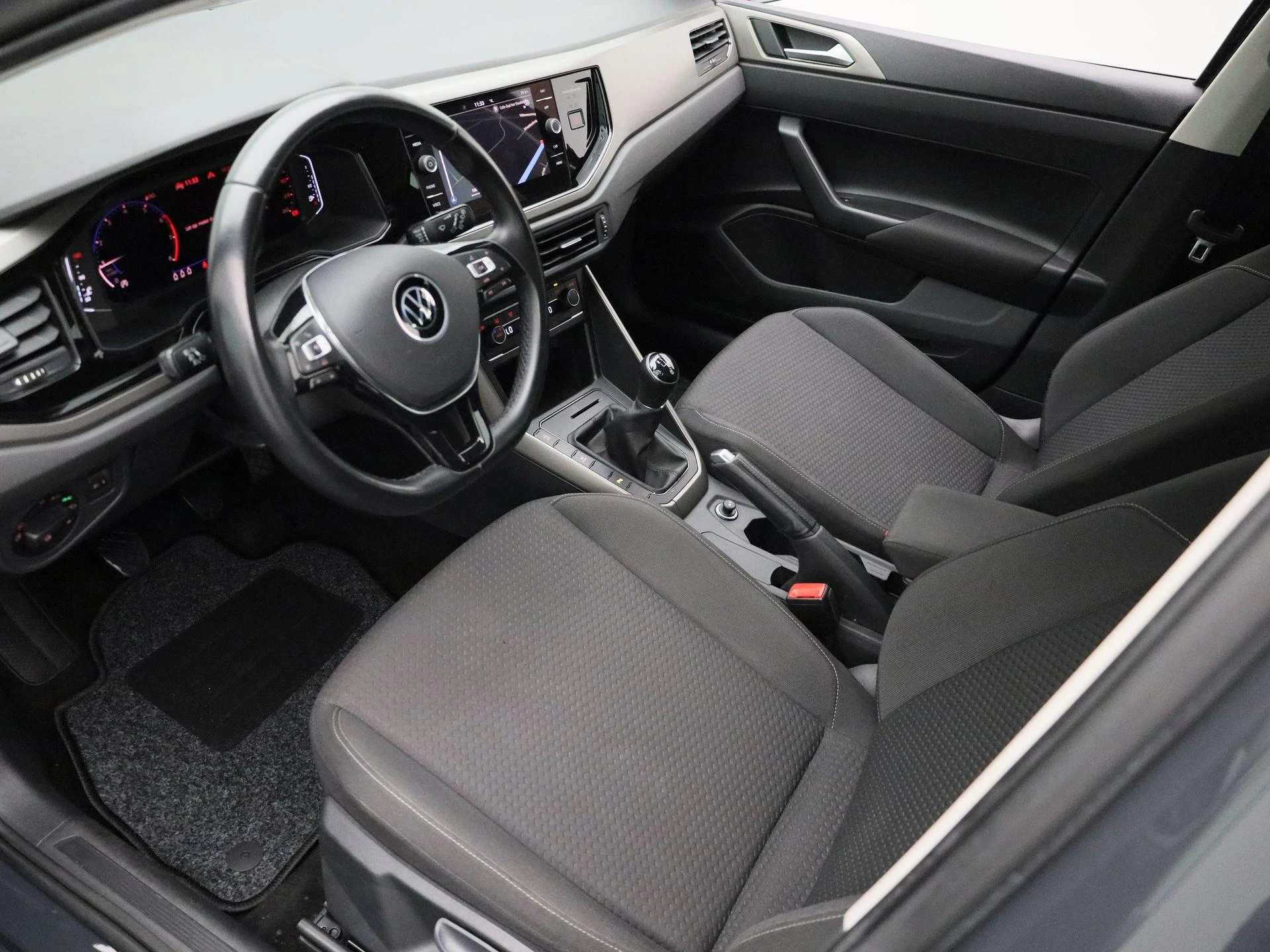Volkswagen-Polo-image-15