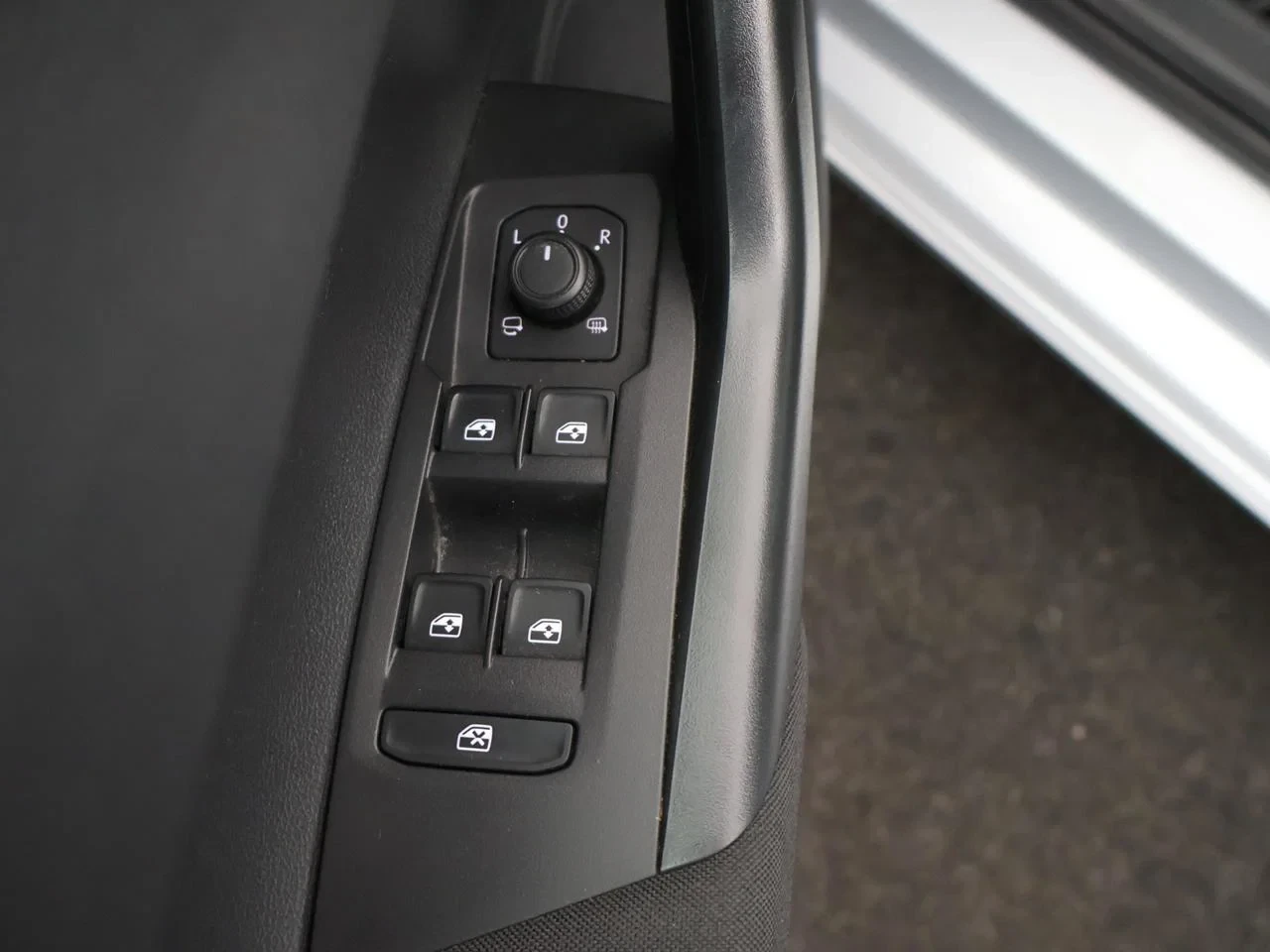 Volkswagen-Polo-image-20
