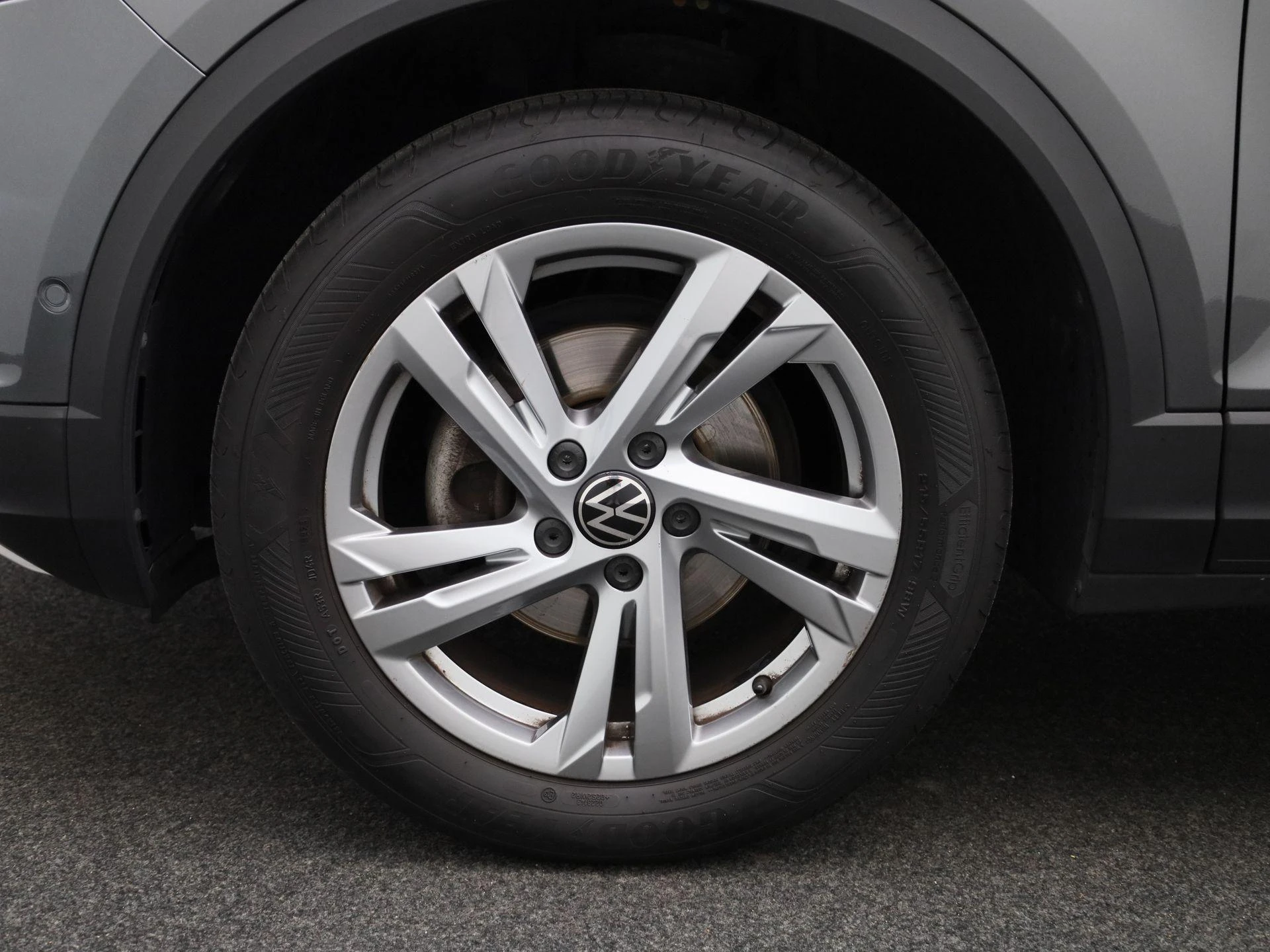Volkswagen-T-Roc-image-12