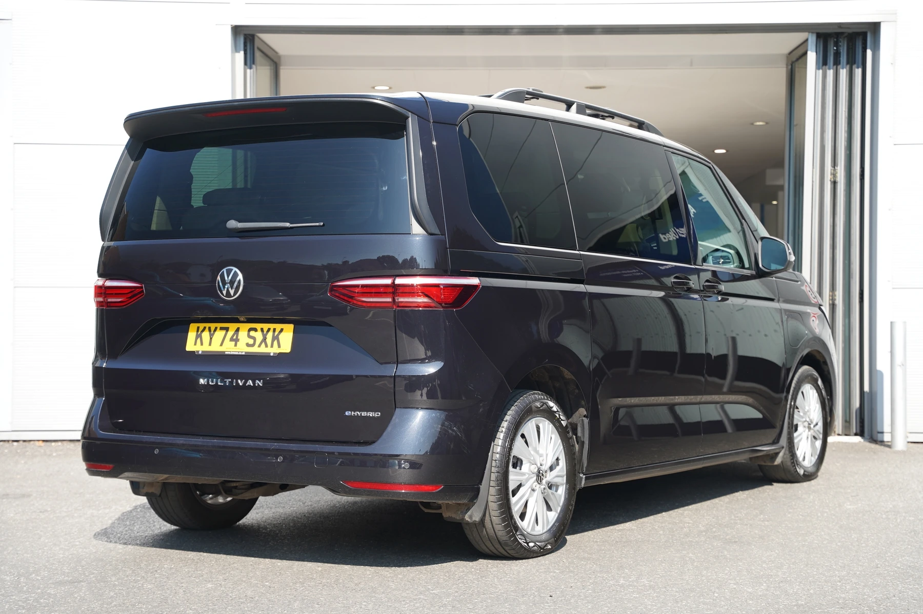 Volkswagen-Multivan-image-13