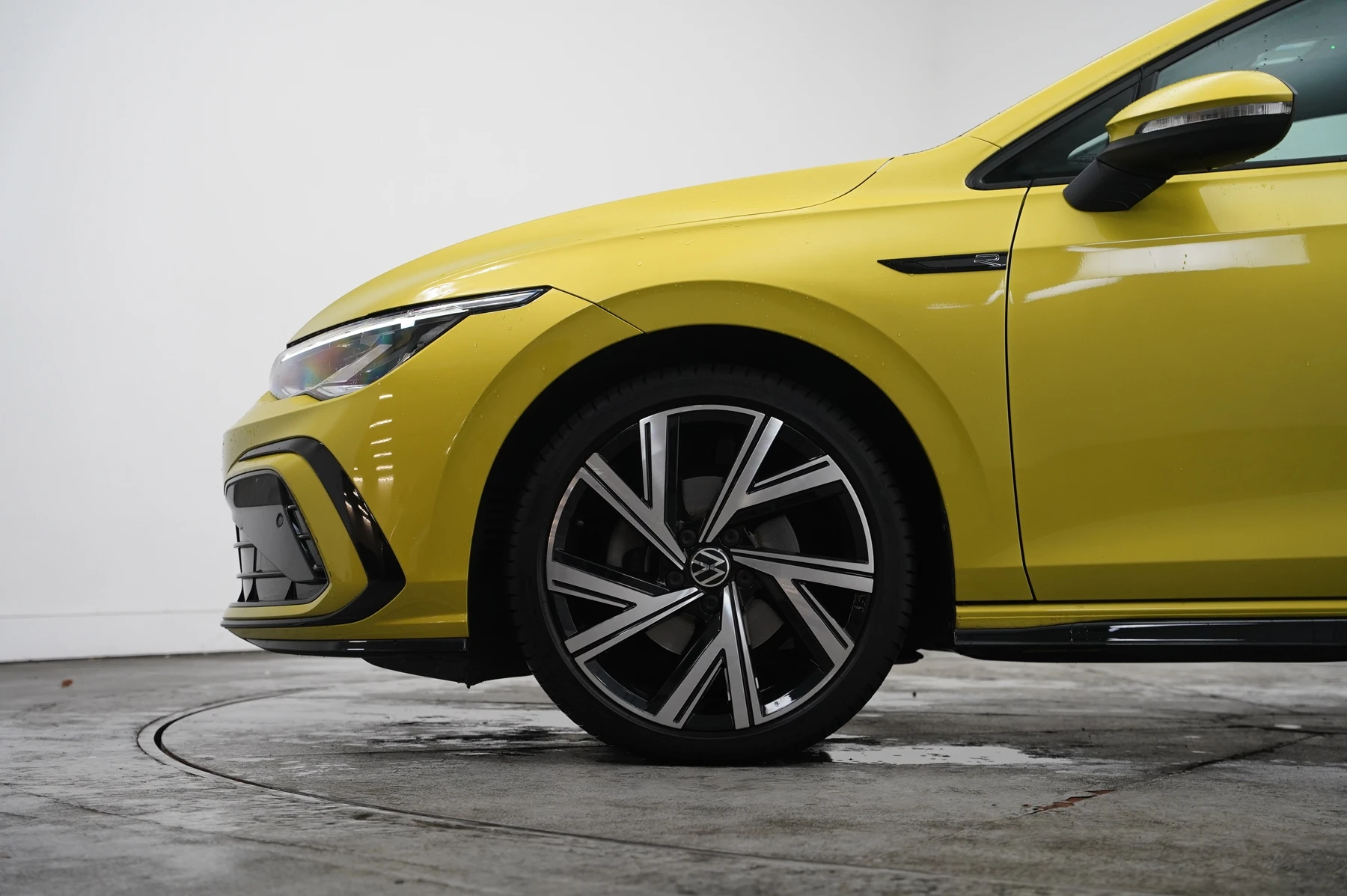 Volkswagen-Golf-image-4