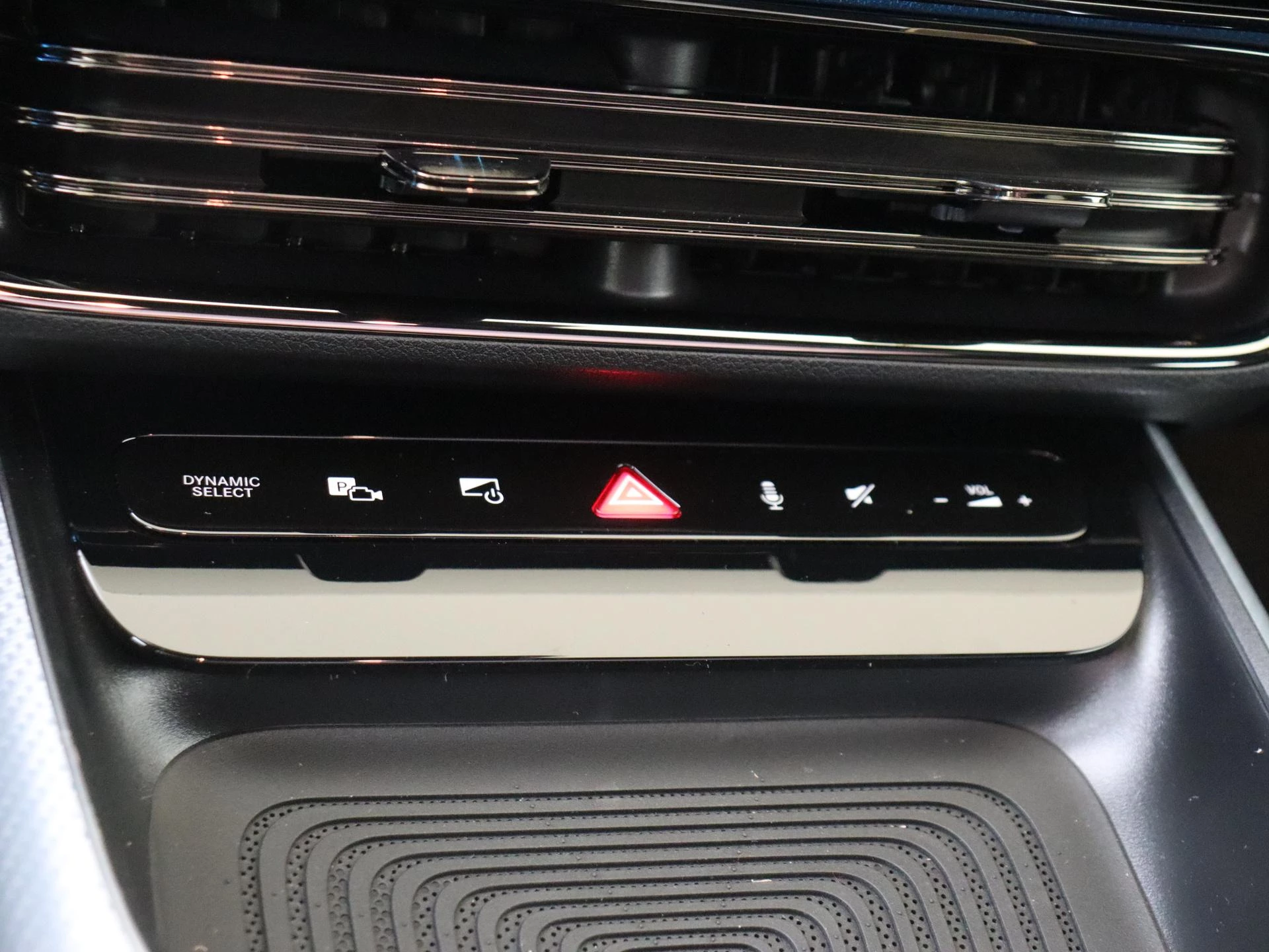 Mercedes-Benz-CLA-image-19