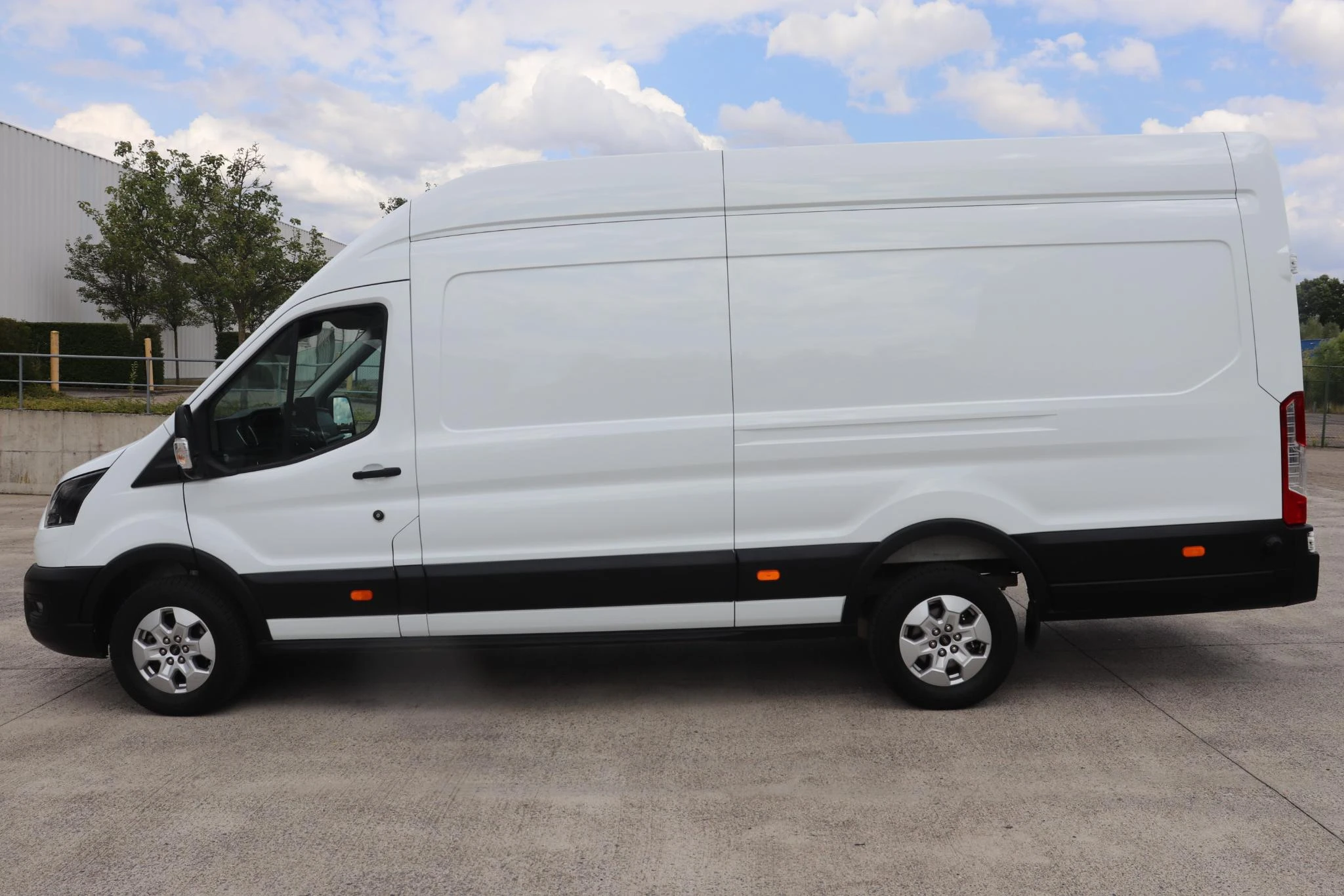 Ford-E-Transit-image-2