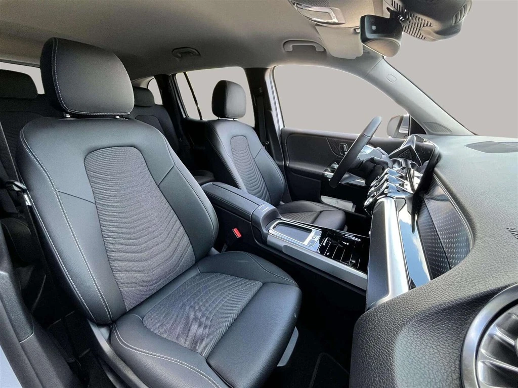 Mercedes-Benz-EQB-image-18