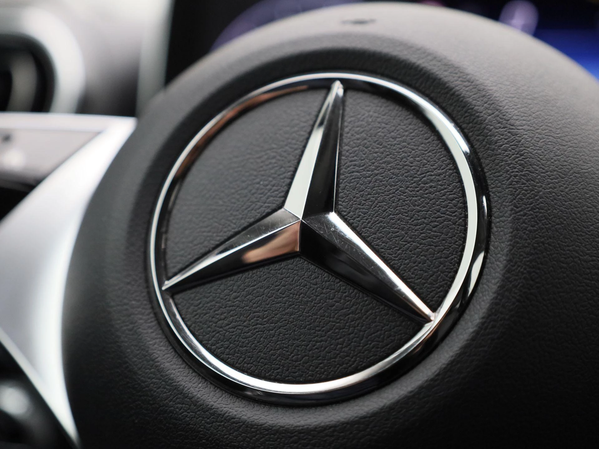 Mercedes-Benz-C-Klasse-image-24