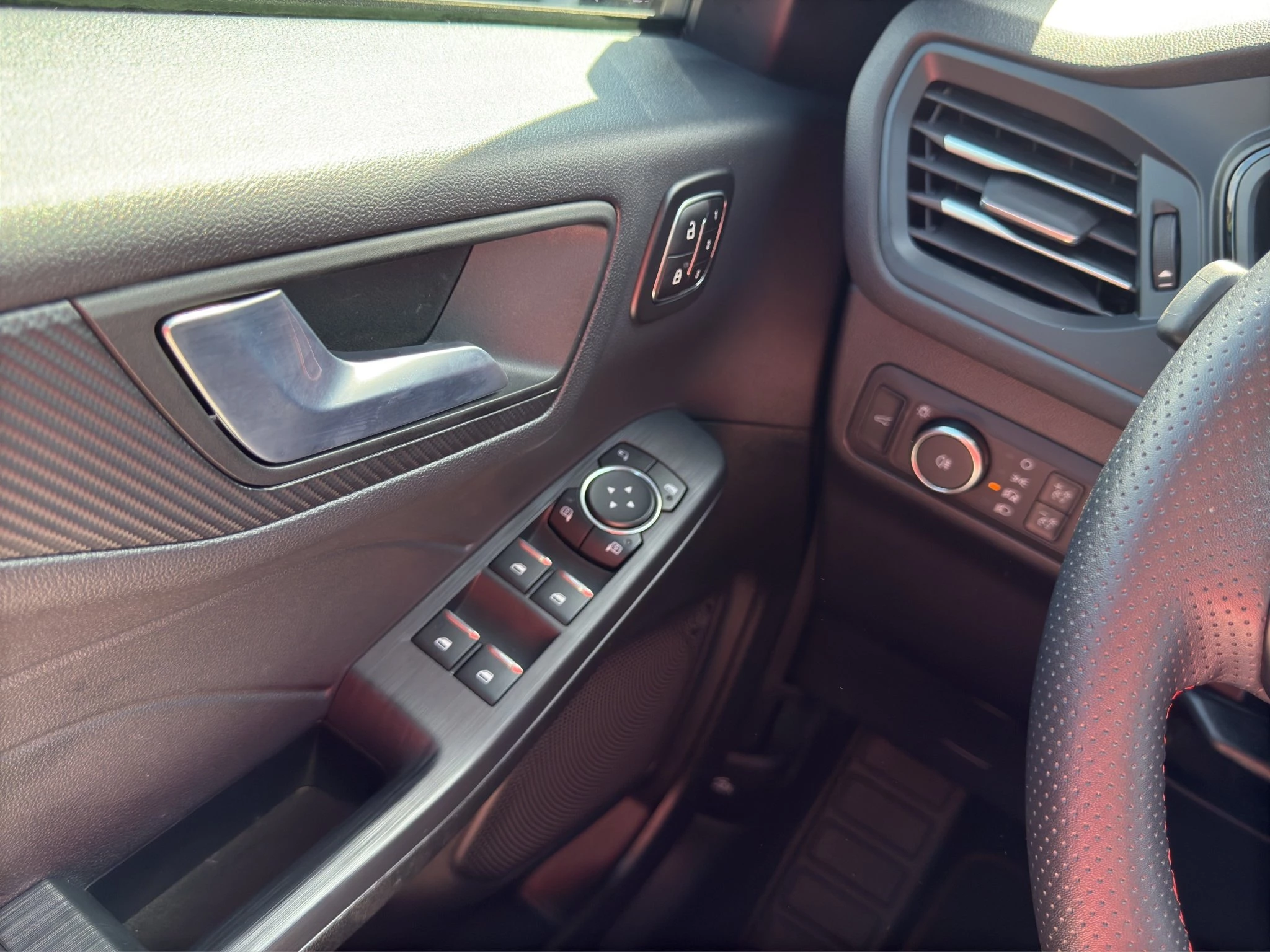 Ford Kuga ST-Line X Aut.*PANO*AHK*360GRAD*LED-MATRIX*NAVI*GRA*WINTER-PKT..