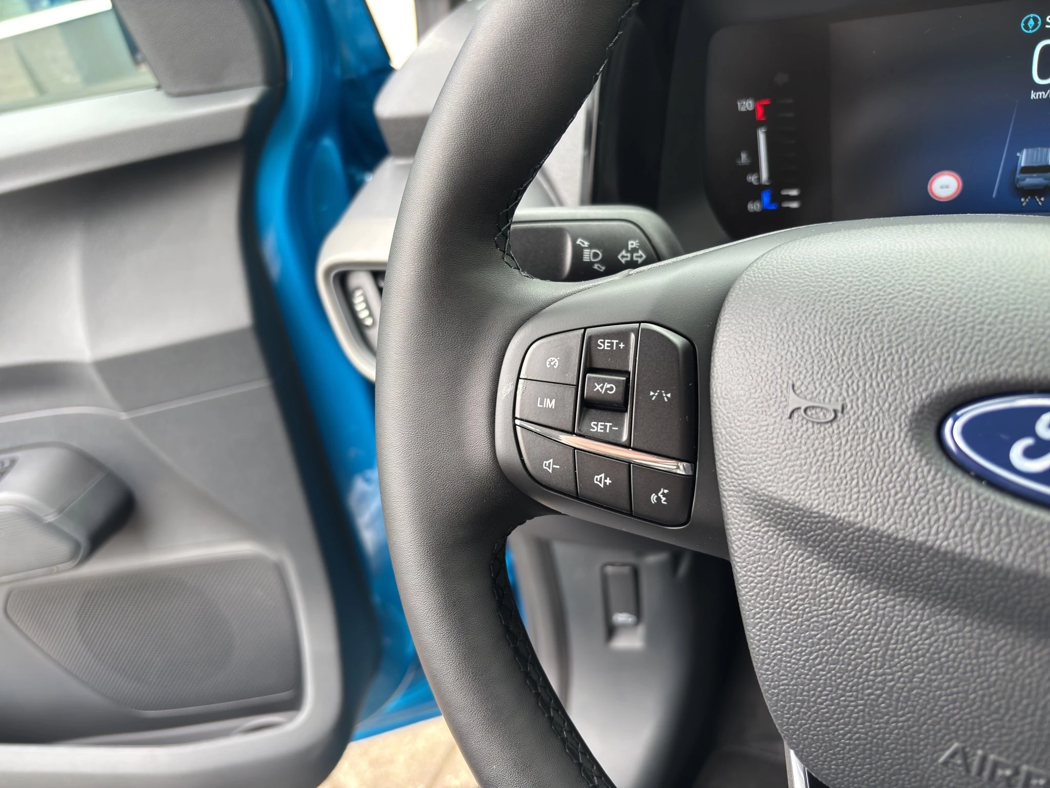 Ford Tourneo Courier Titanium 1.0 EcoBoost 92 kW Auto Kompaktvan. 5-türig