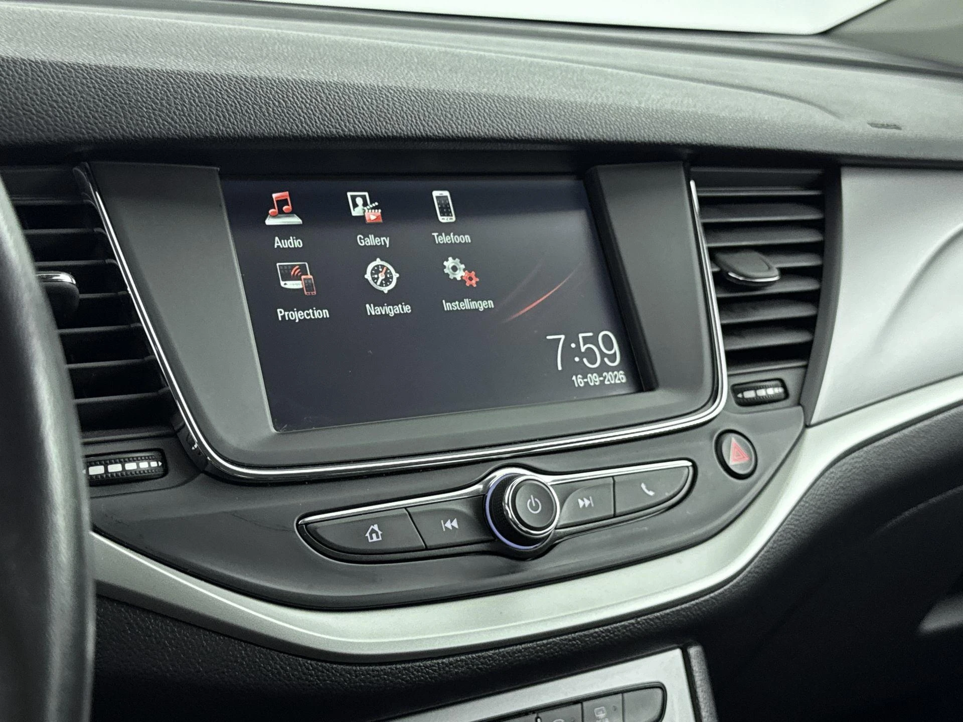 Opel-Astra-image-10