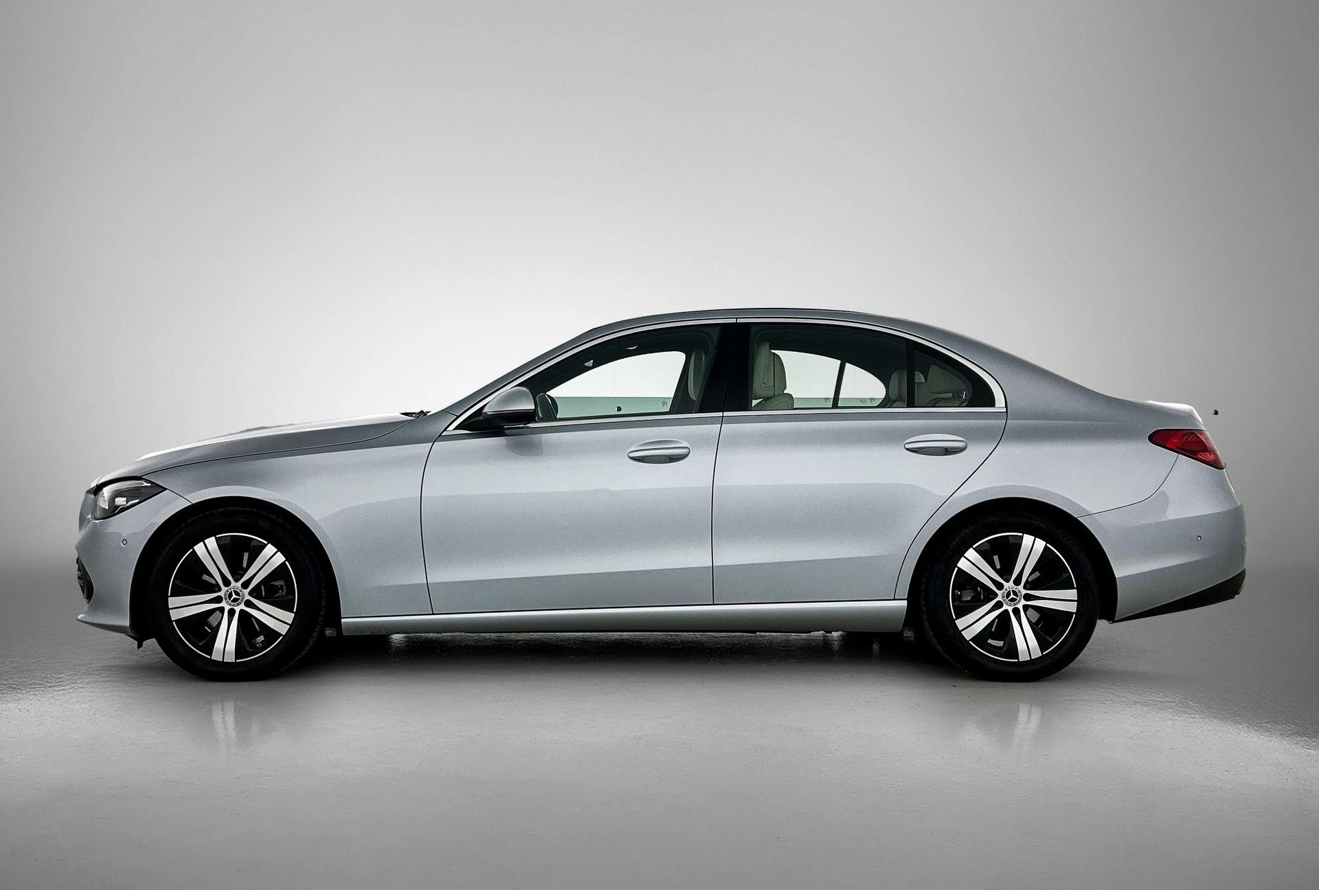Mercedes-Benz-C-Klasse-image-1