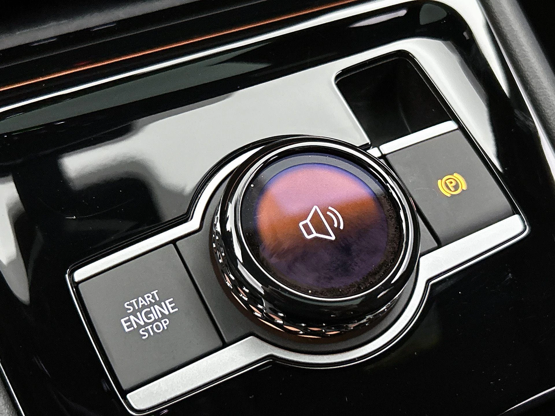 Volkswagen-Tiguan-image-10