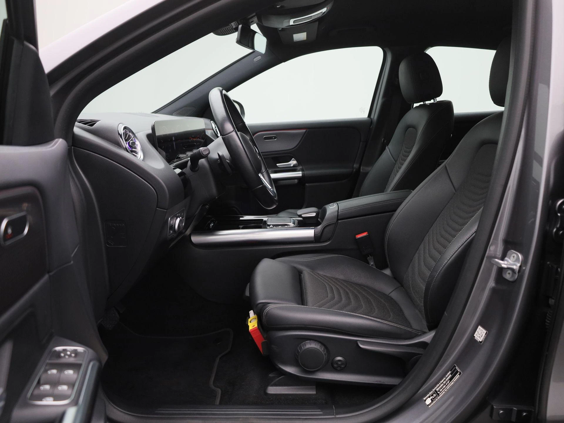Mercedes-Benz-EQA-image-12