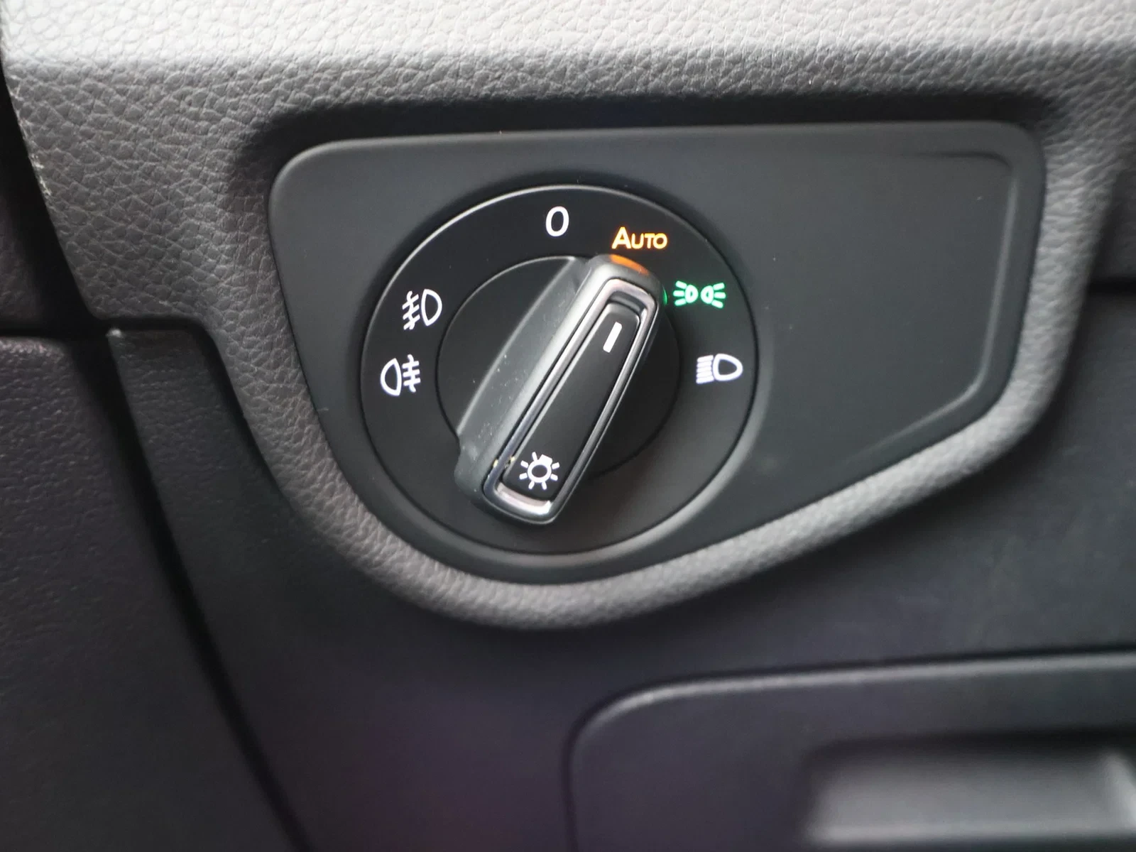 Volkswagen Touran Touran Highline 1.5TSI 150PK *AUTOMAAT*PANODAK*7 ZITPLAATSEN*CAMERA*LEDER*ACC*PDC*NAVI*APP-CONNECT*...*