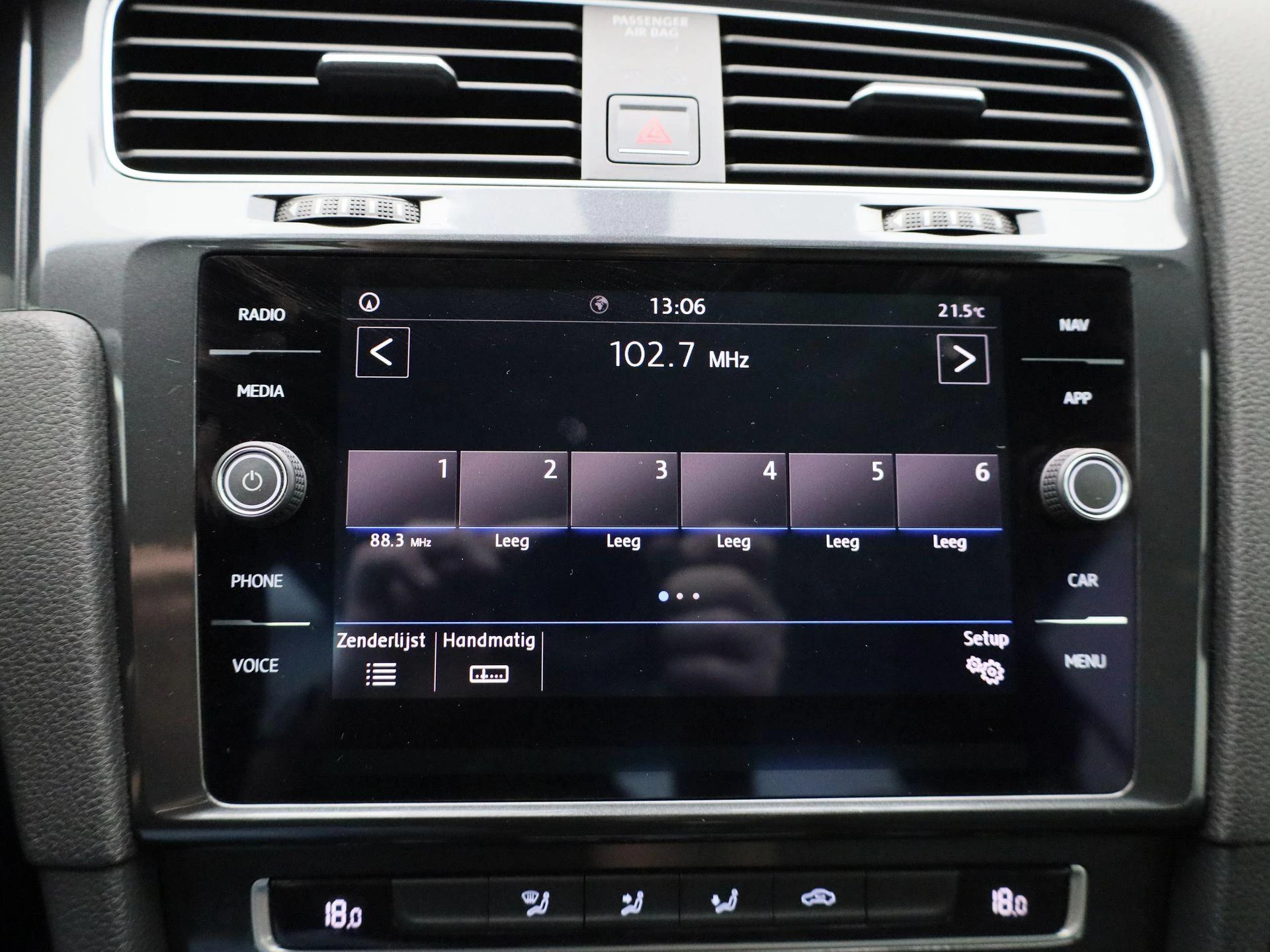 Volkswagen-Golf-image-14