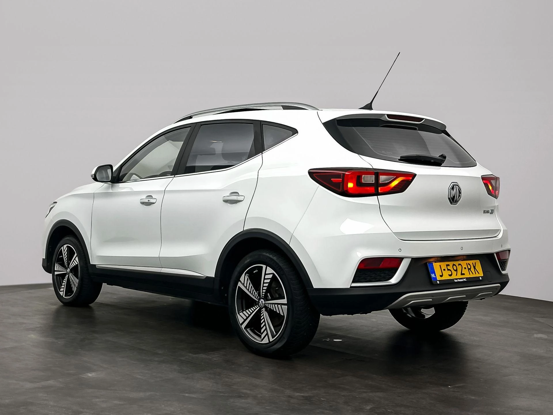 MG-ZS EV-image-4