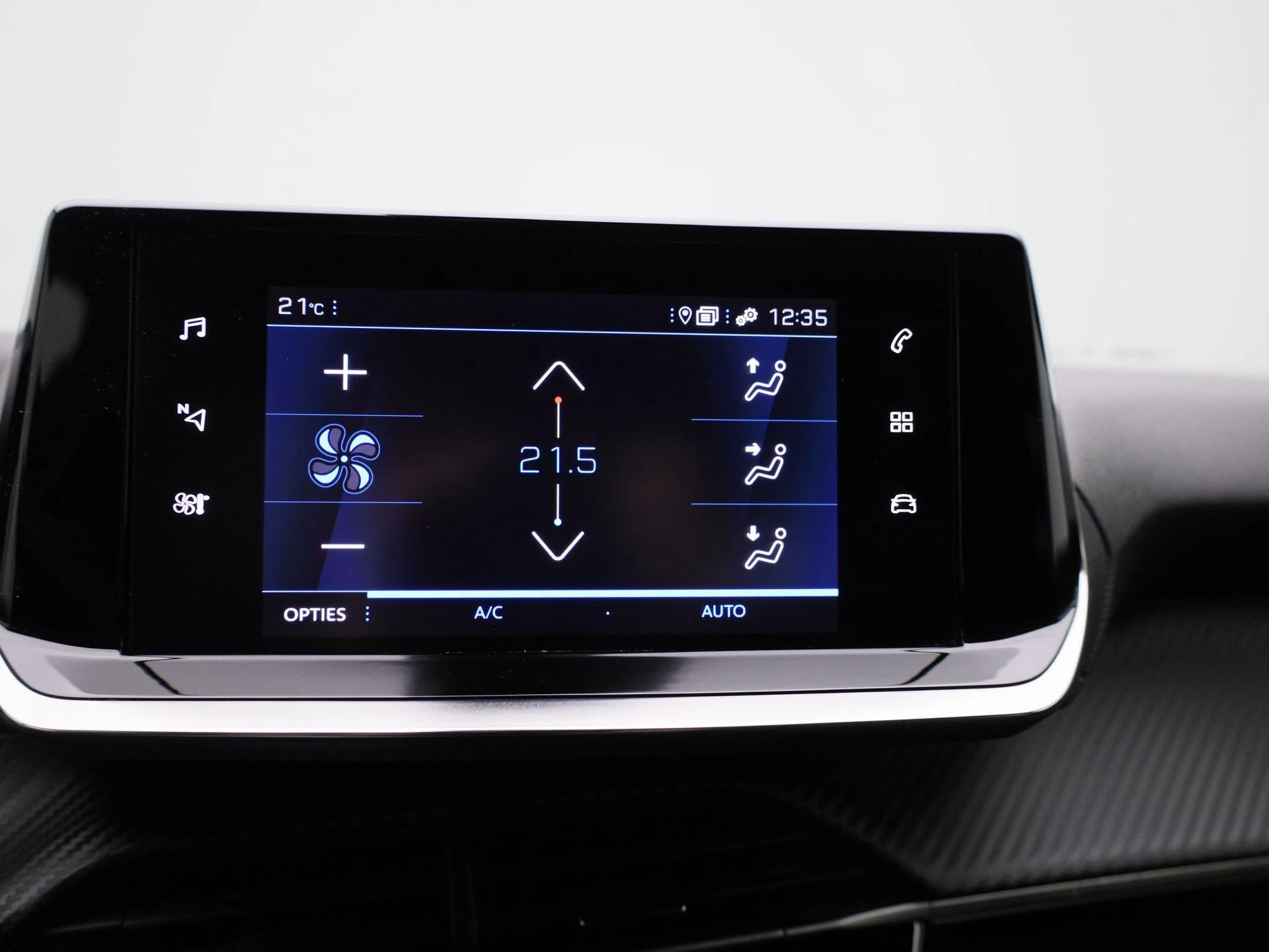 Peugeot-2008-image-23
