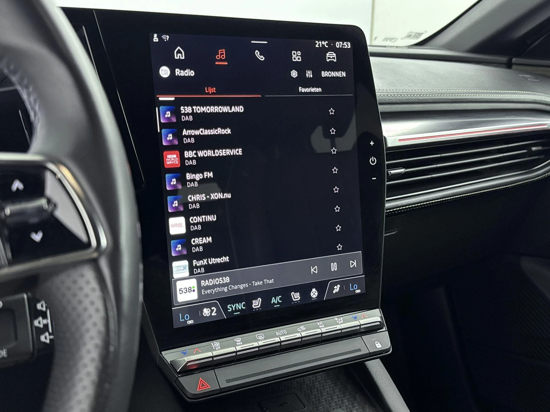 Renault-Megane E-Tech-image-6
