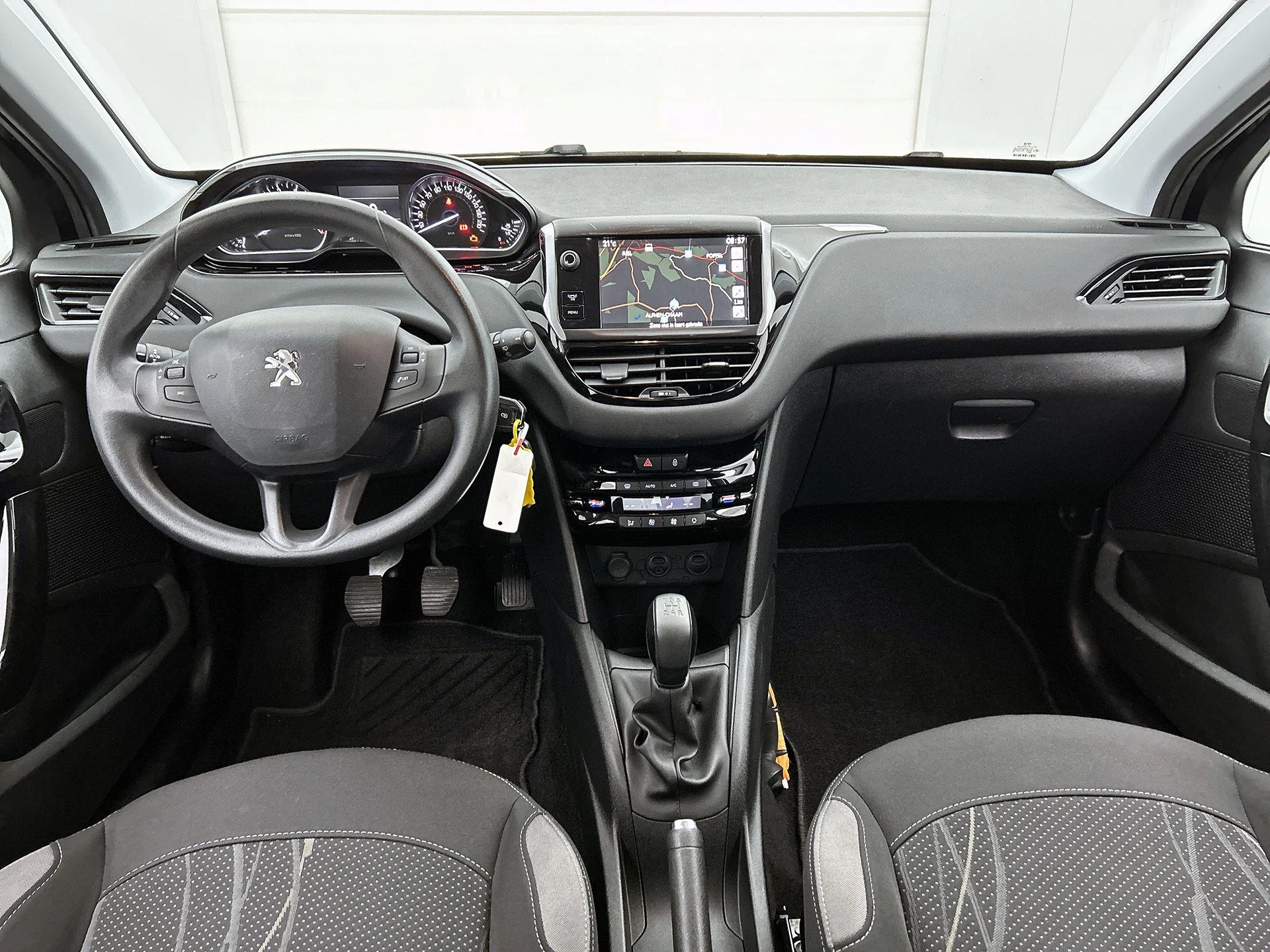 Peugeot-208-image-20