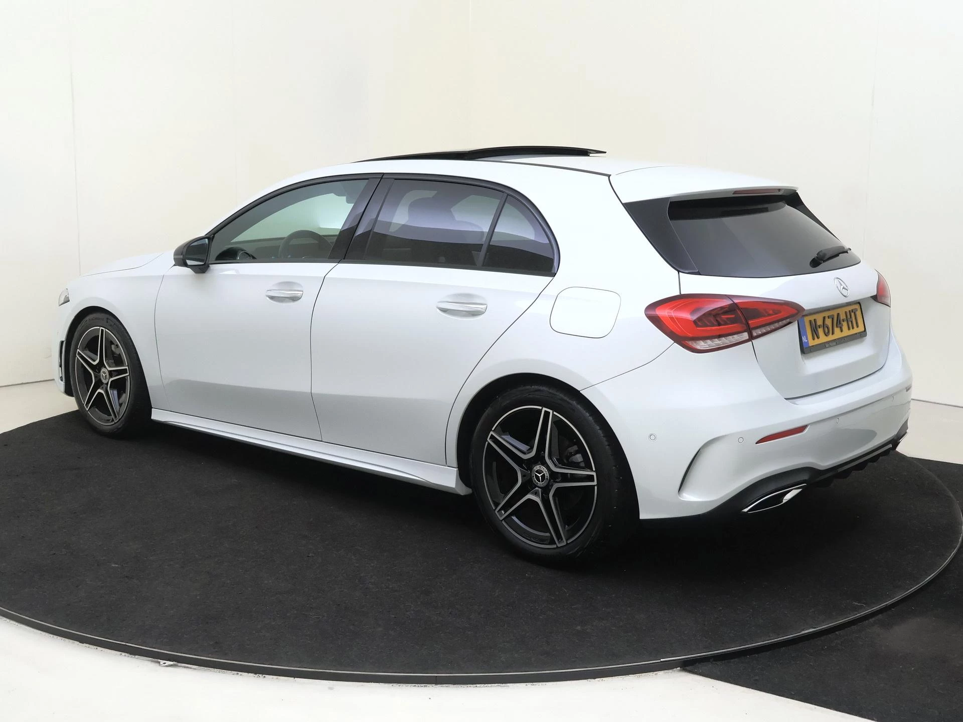 Mercedes-Benz-A-Klasse-image-2